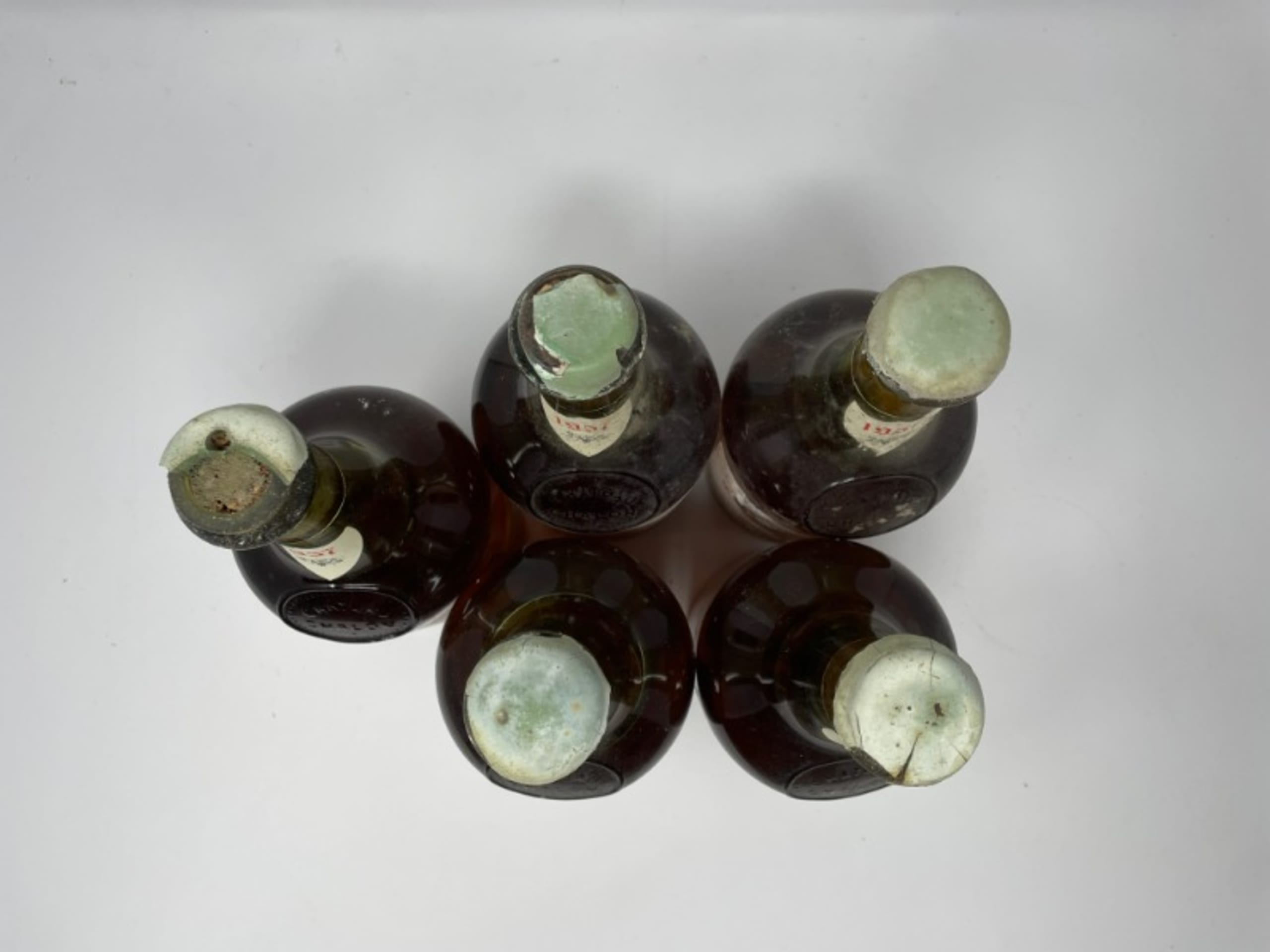 Caps