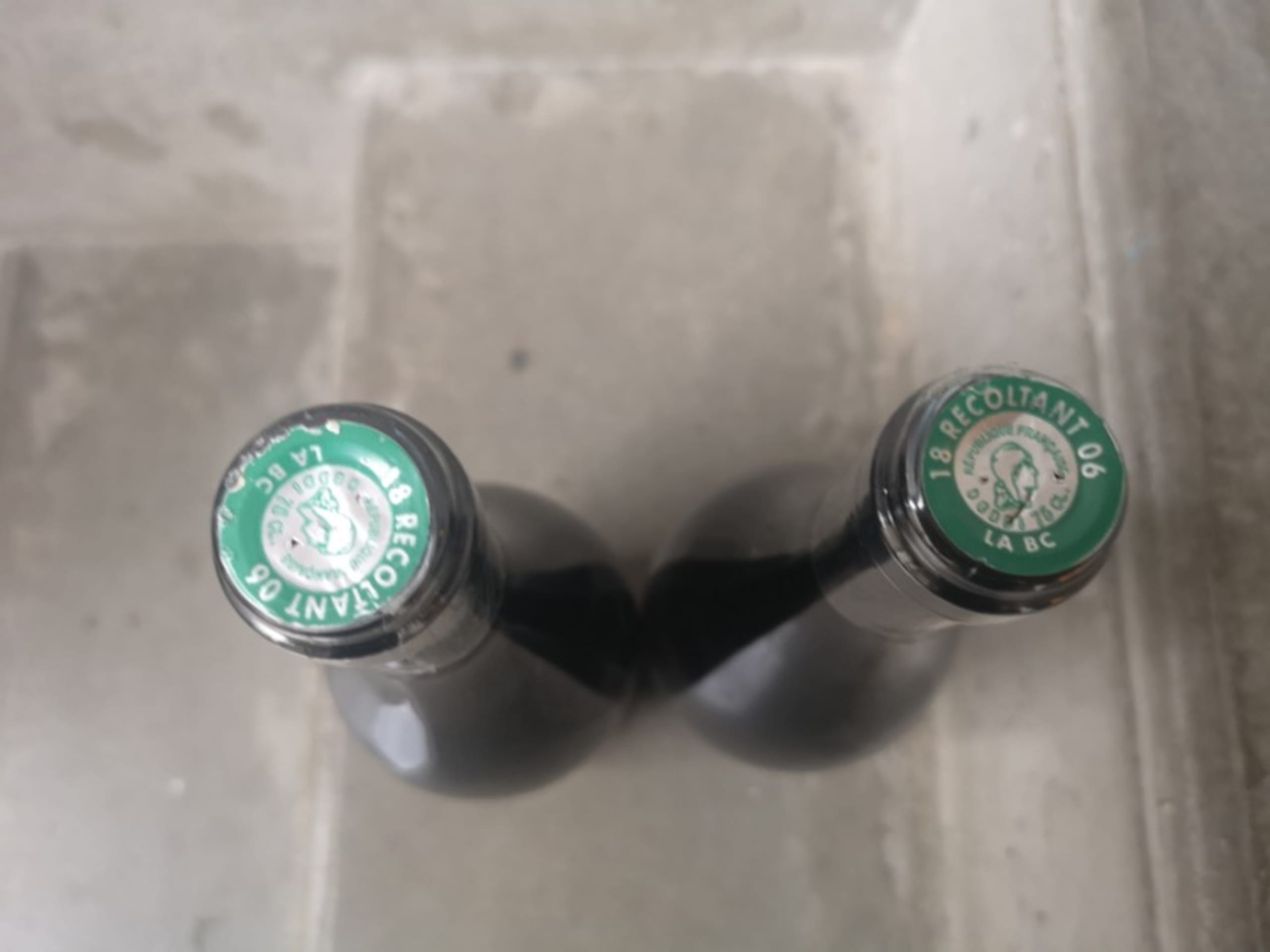 Caps