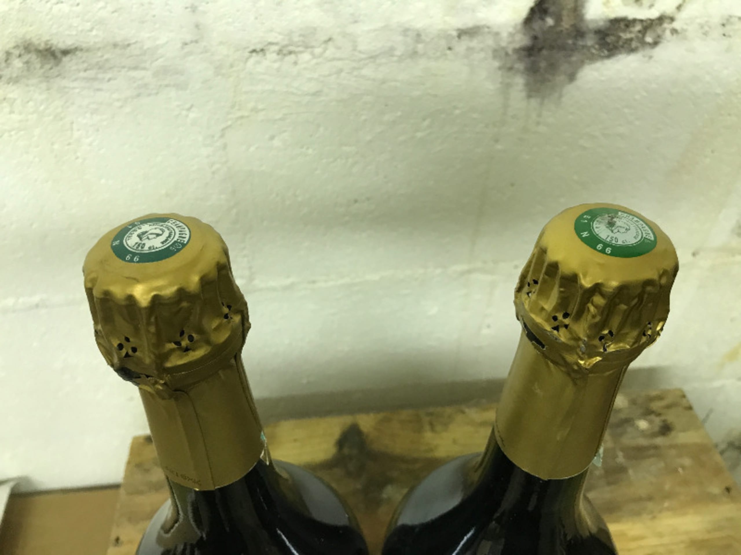 Caps