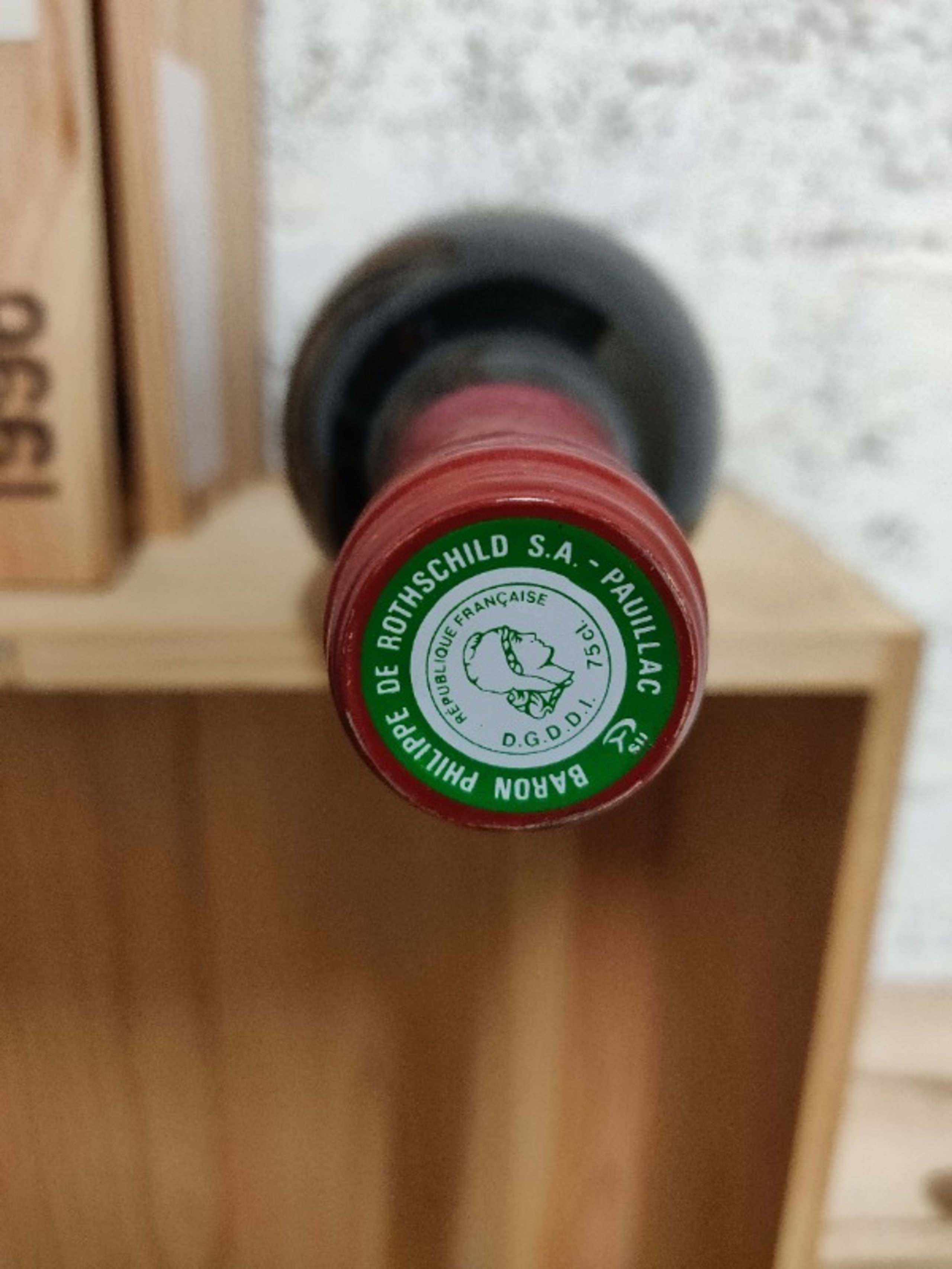 Caps