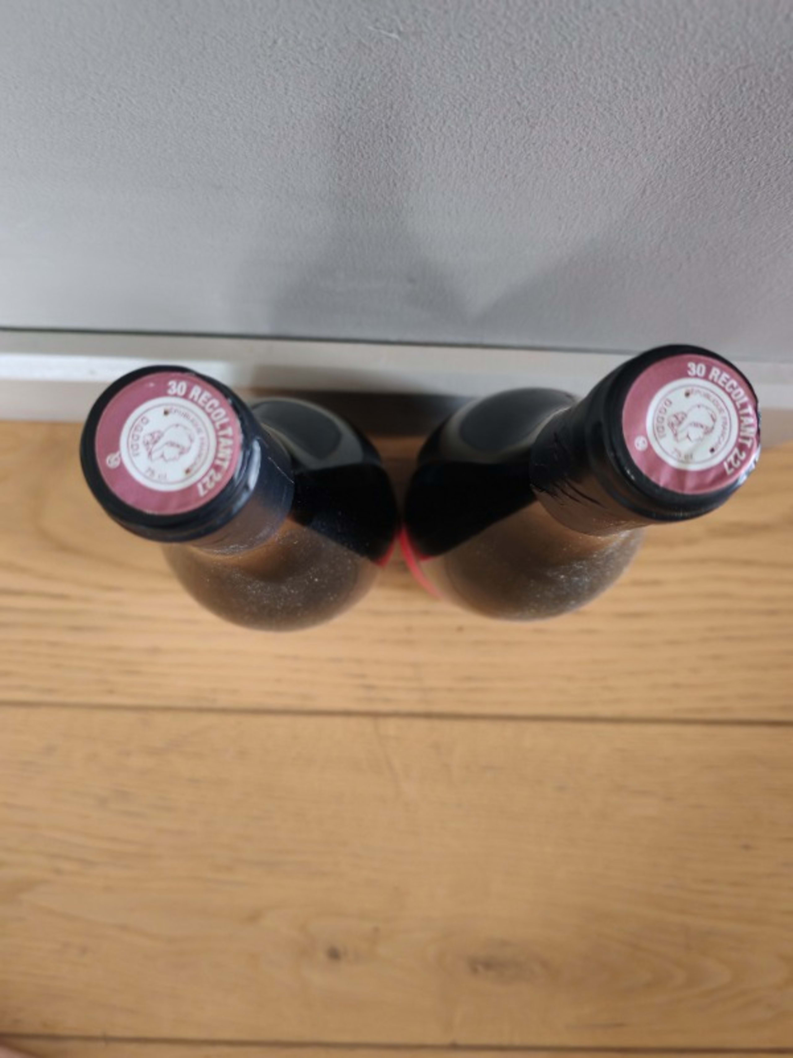 Caps