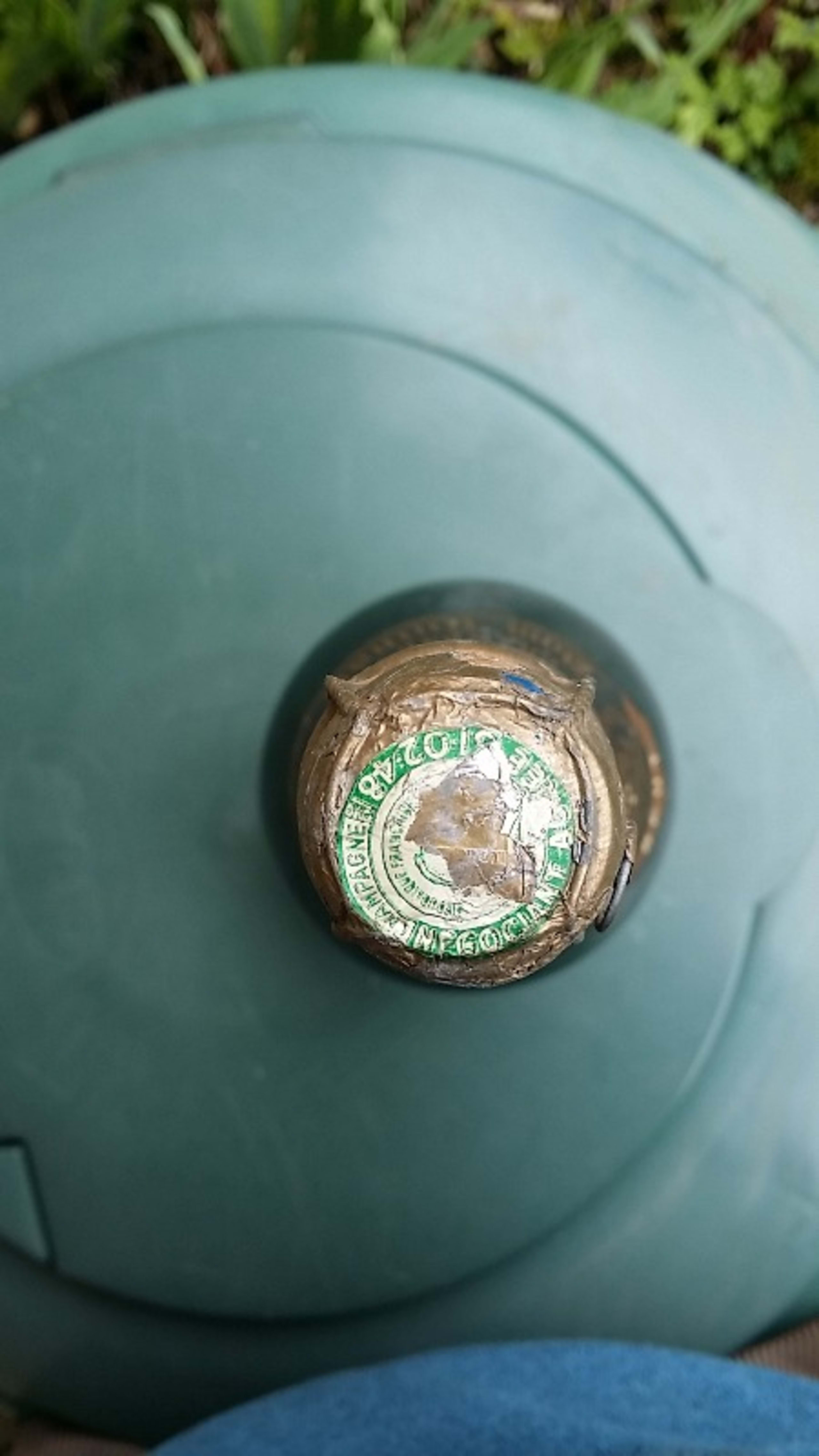 Caps