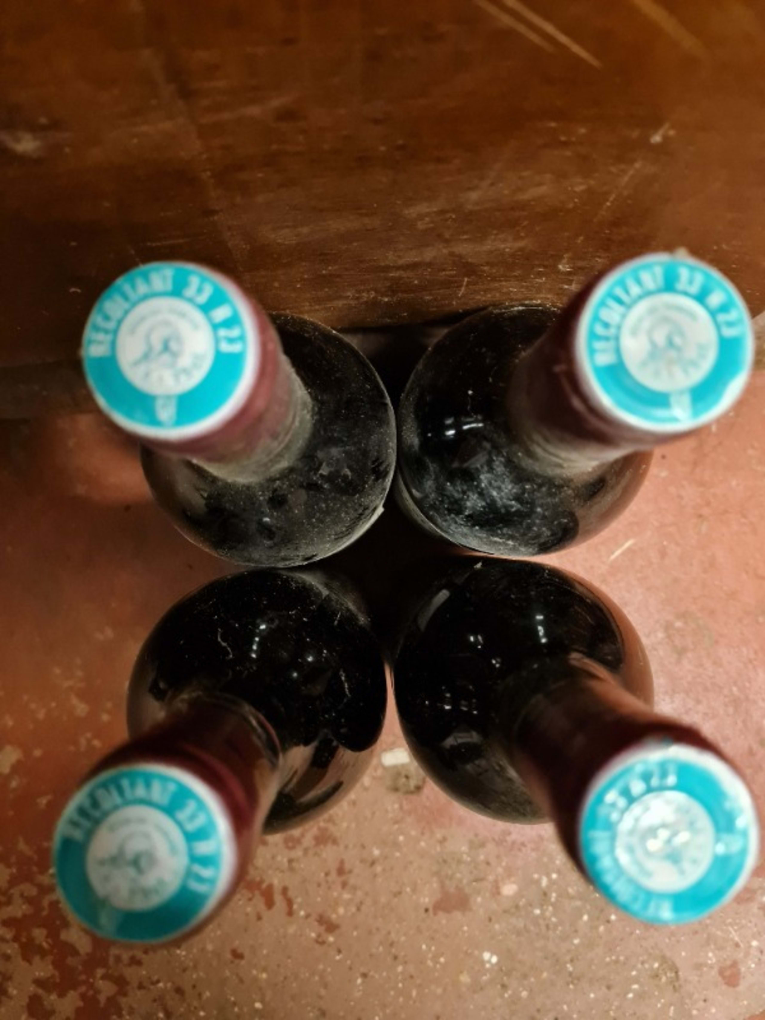 Caps