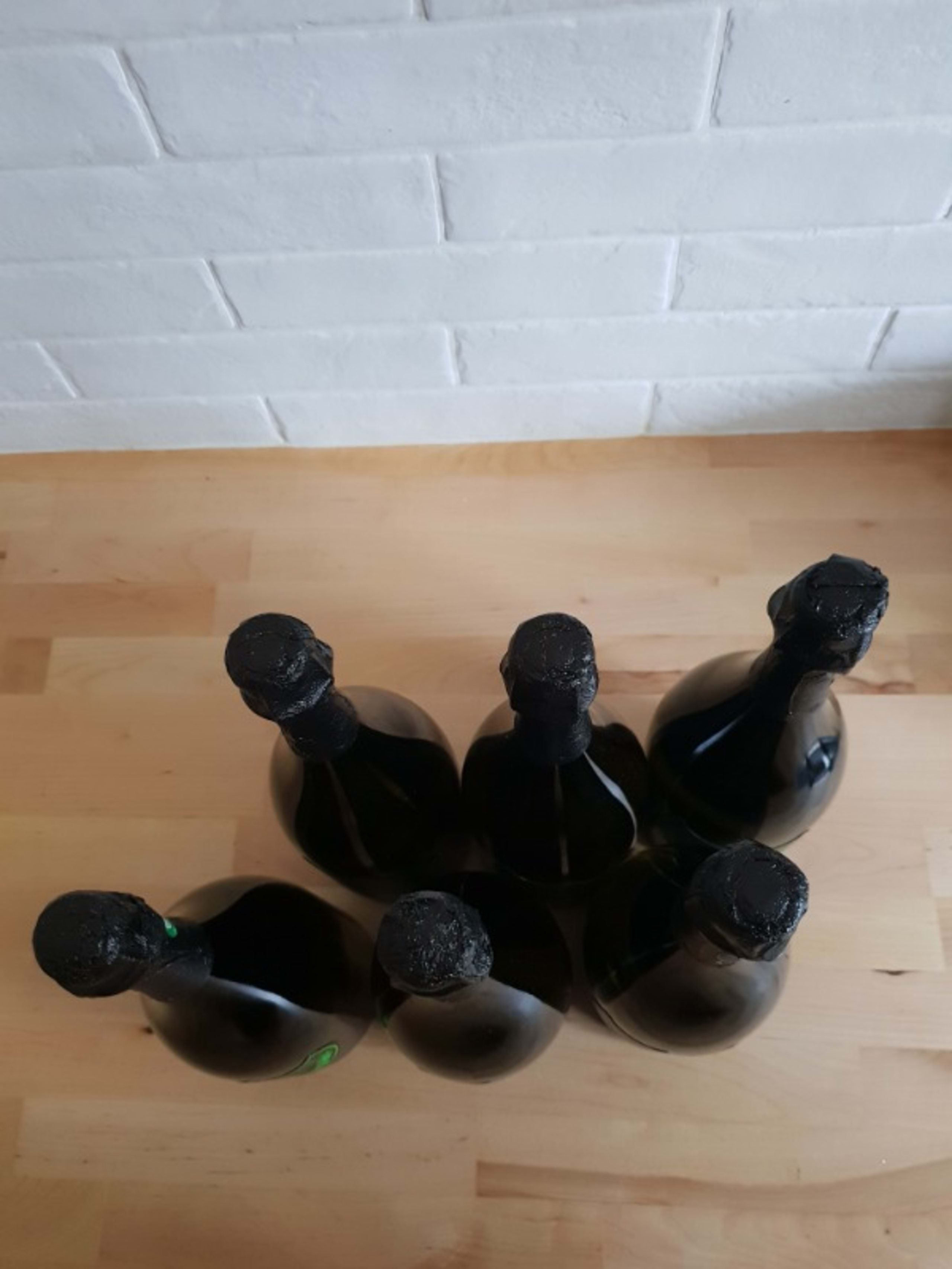 Caps
