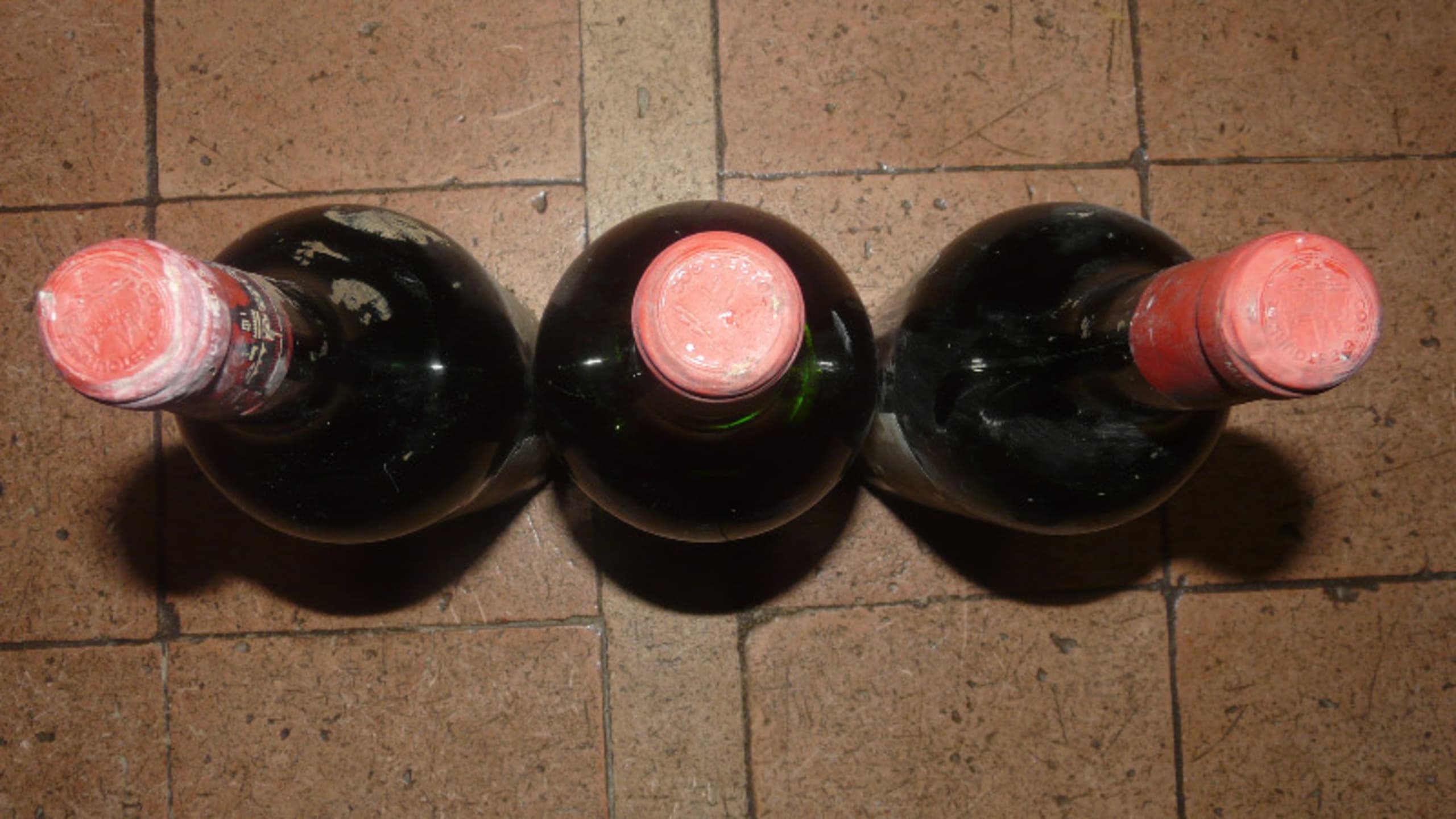 Caps