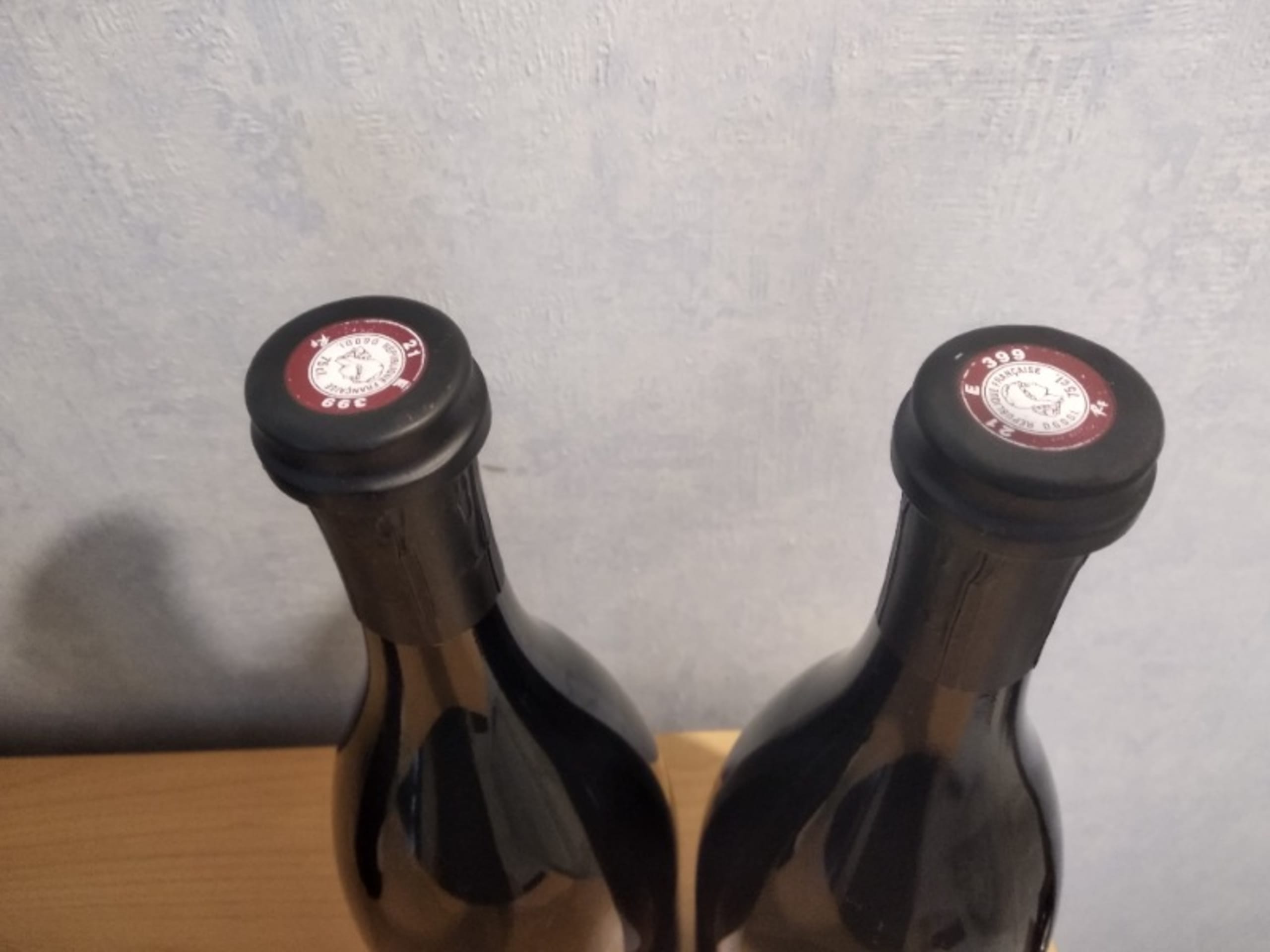 Caps