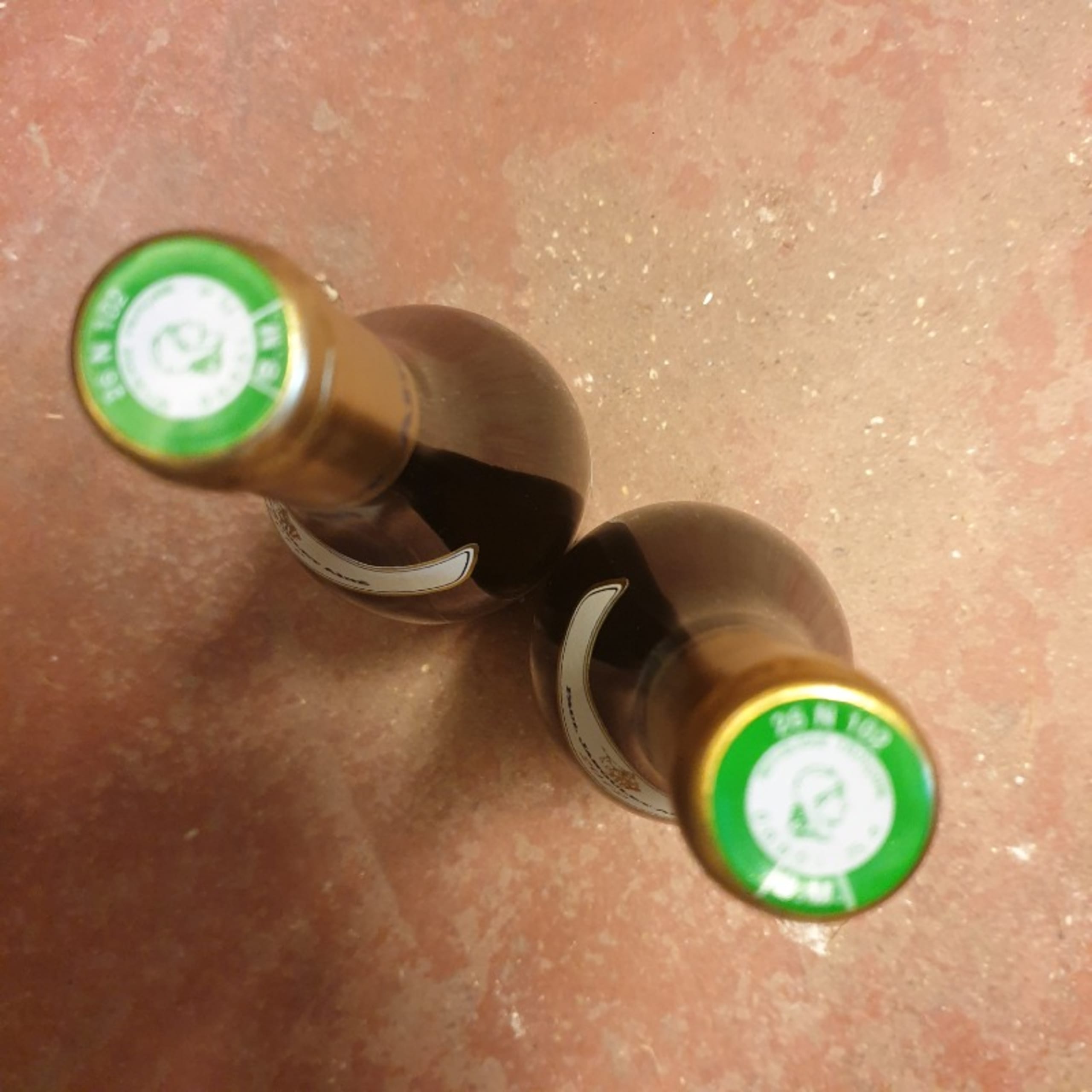 Caps
