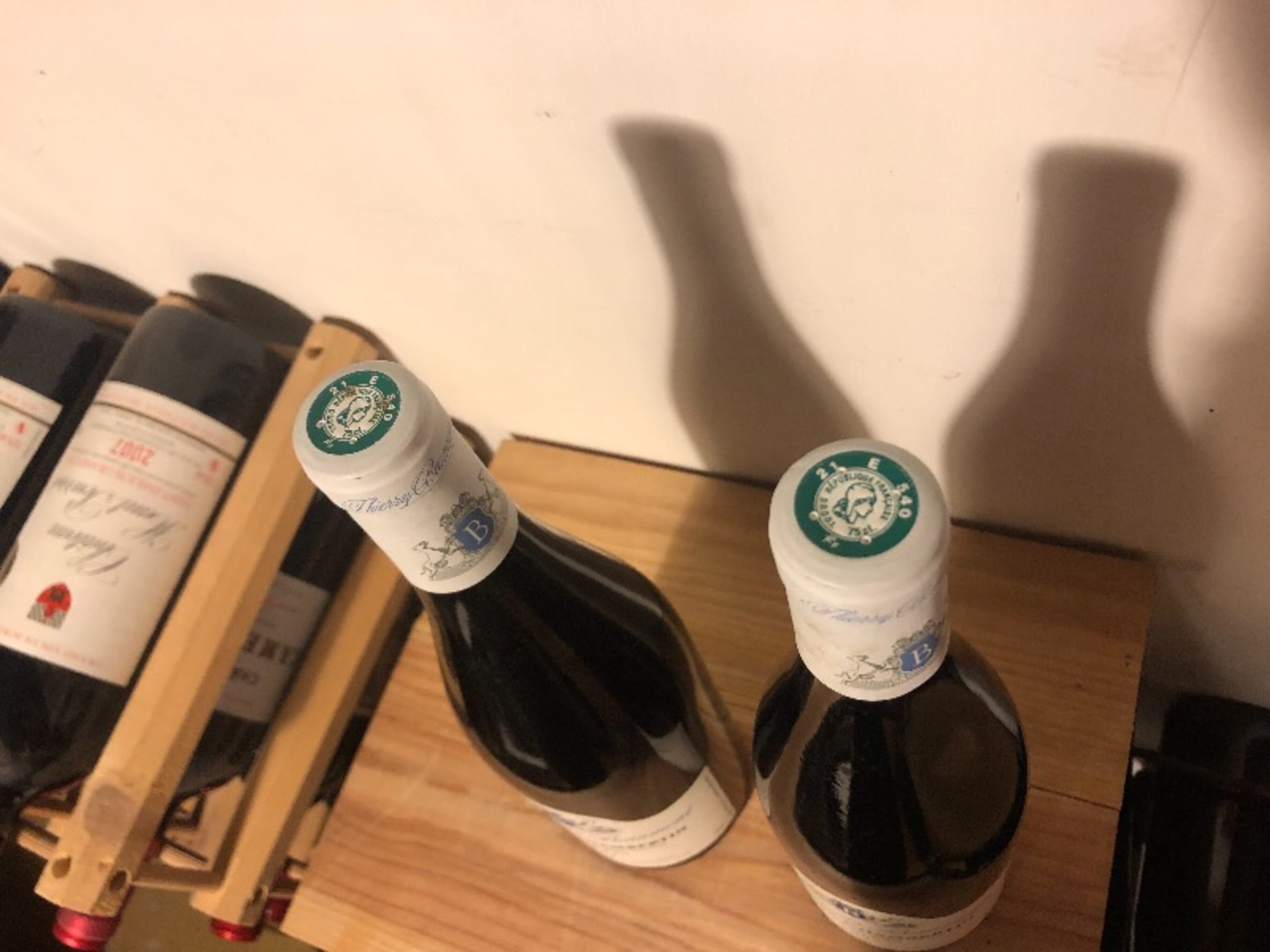 Caps