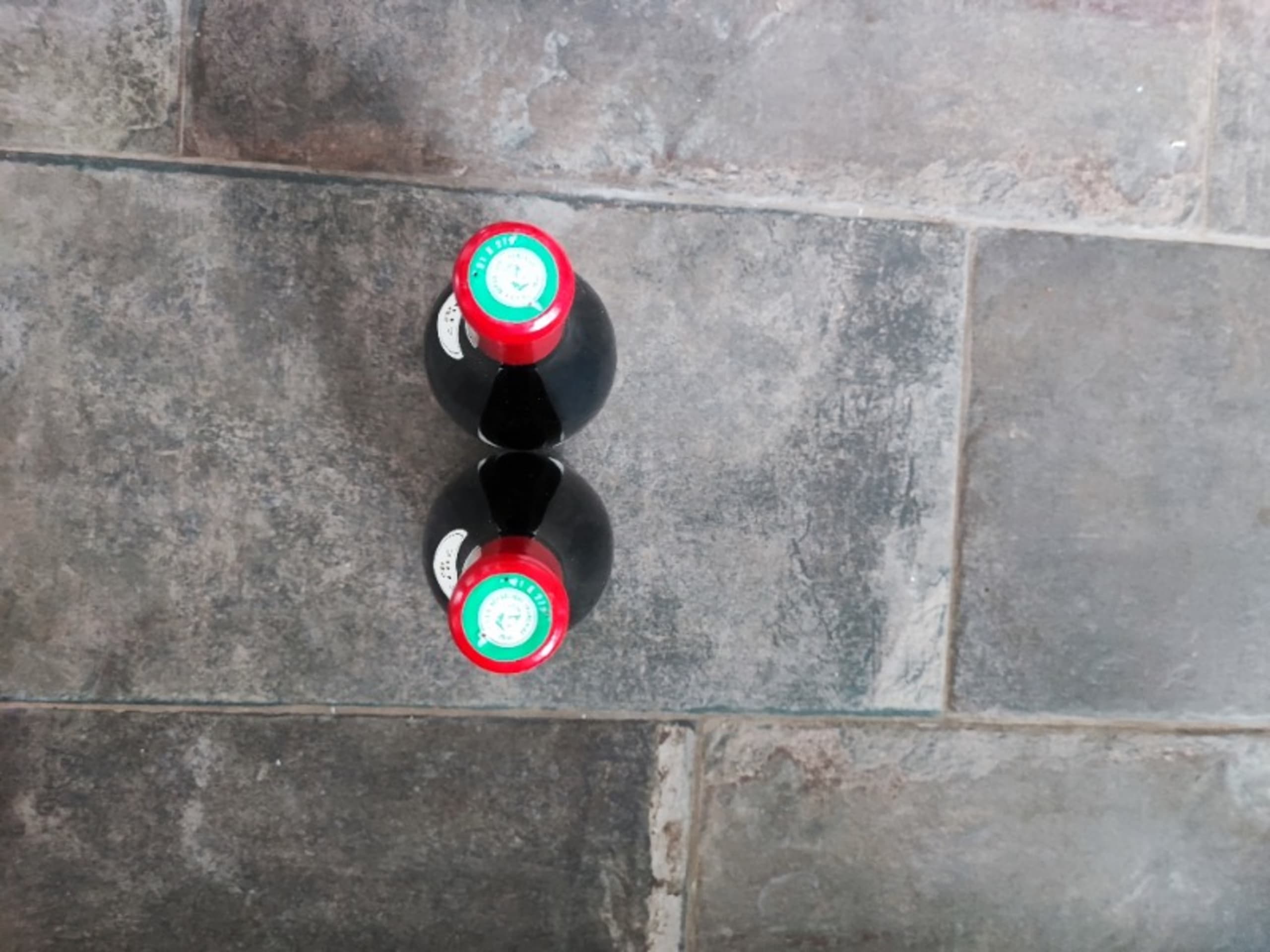Caps
