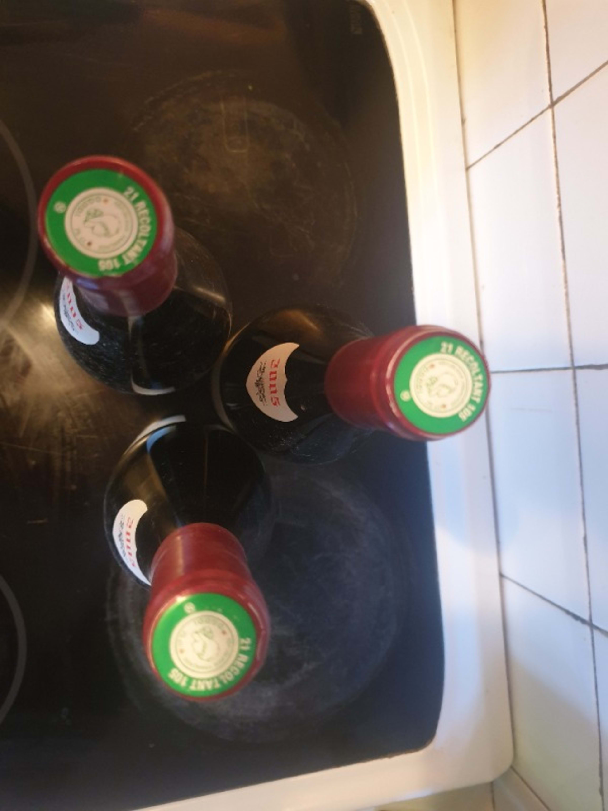 Caps