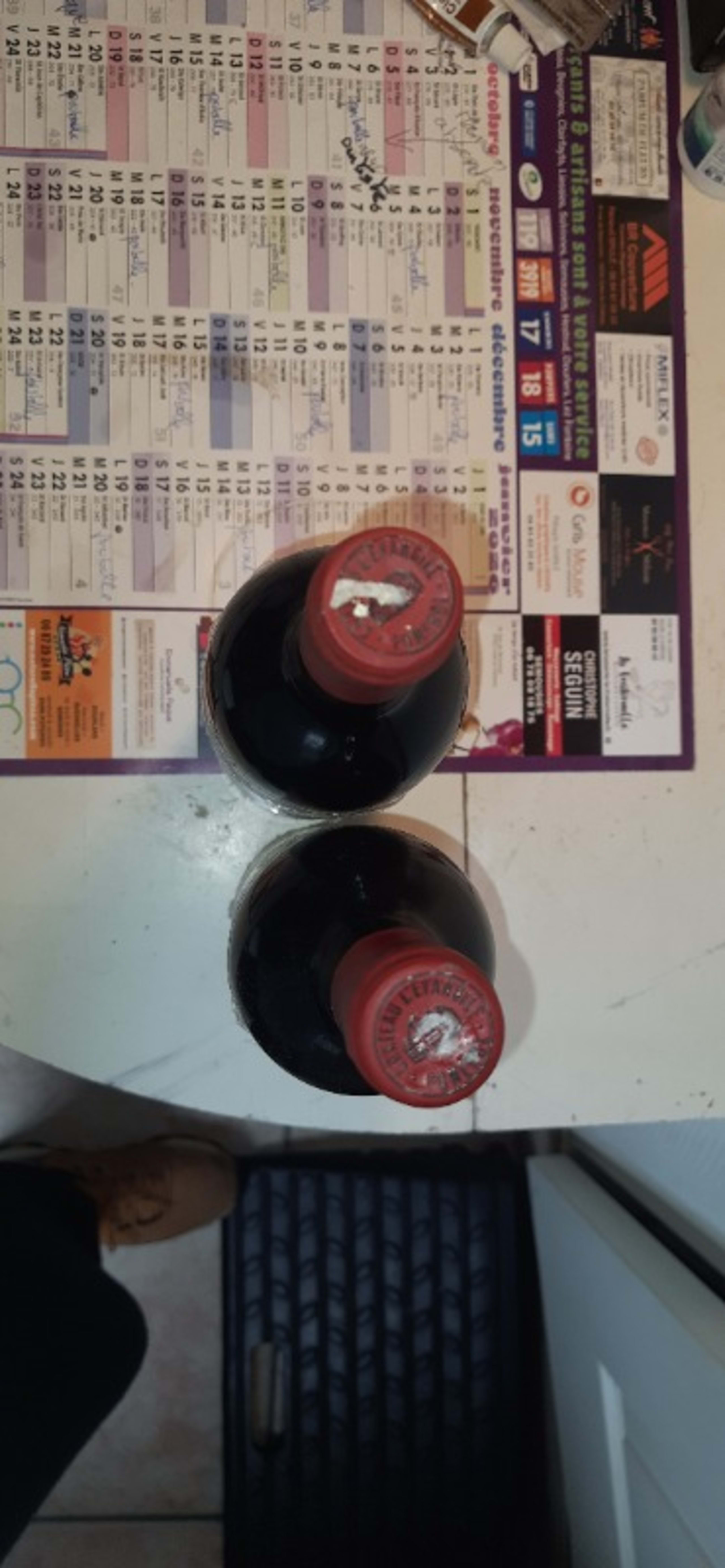 Caps
