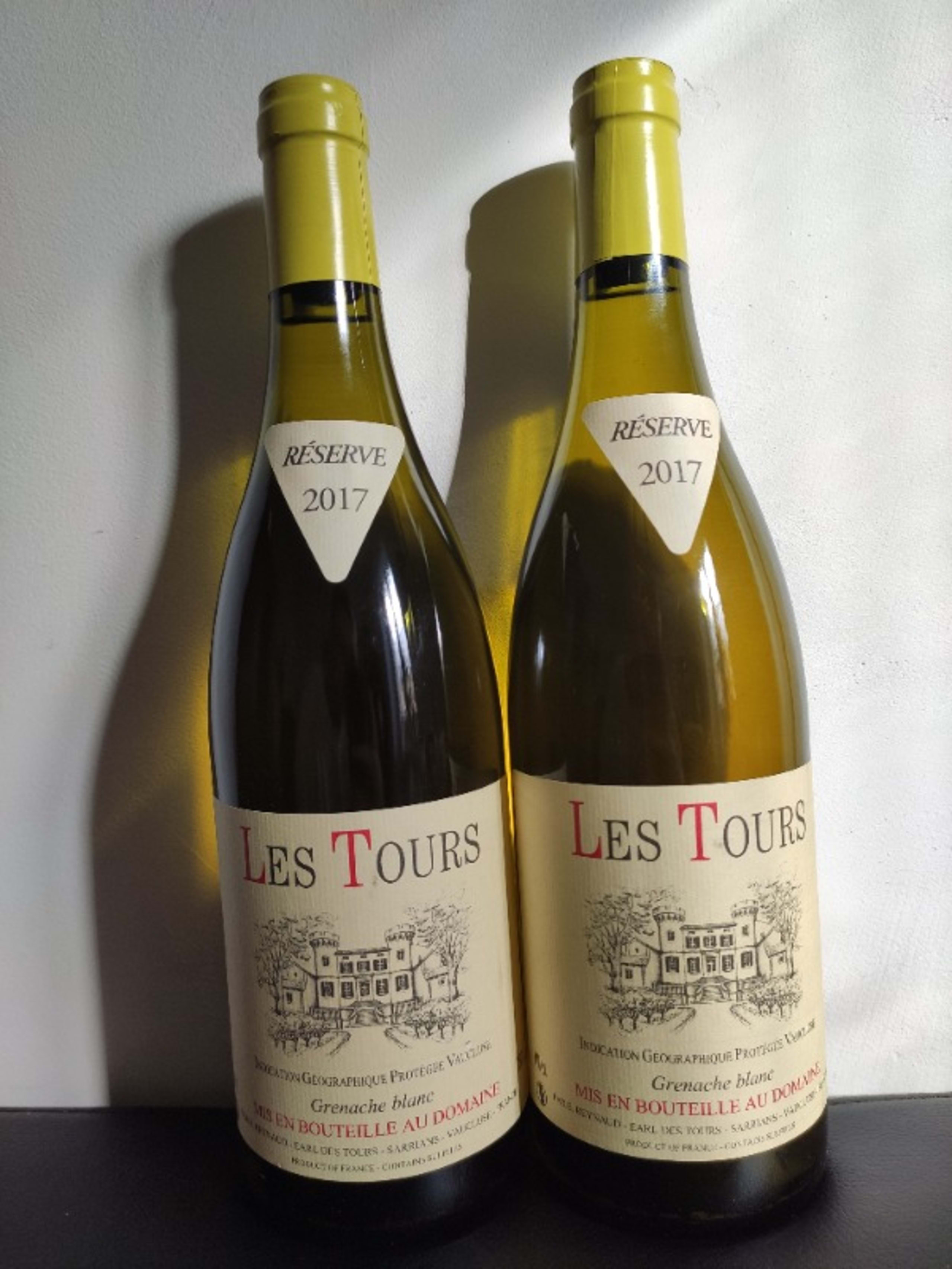2 x Vin de Pays du Vaucluse, Les Tours - Grenache blanc, Domaine des Tours, 2017