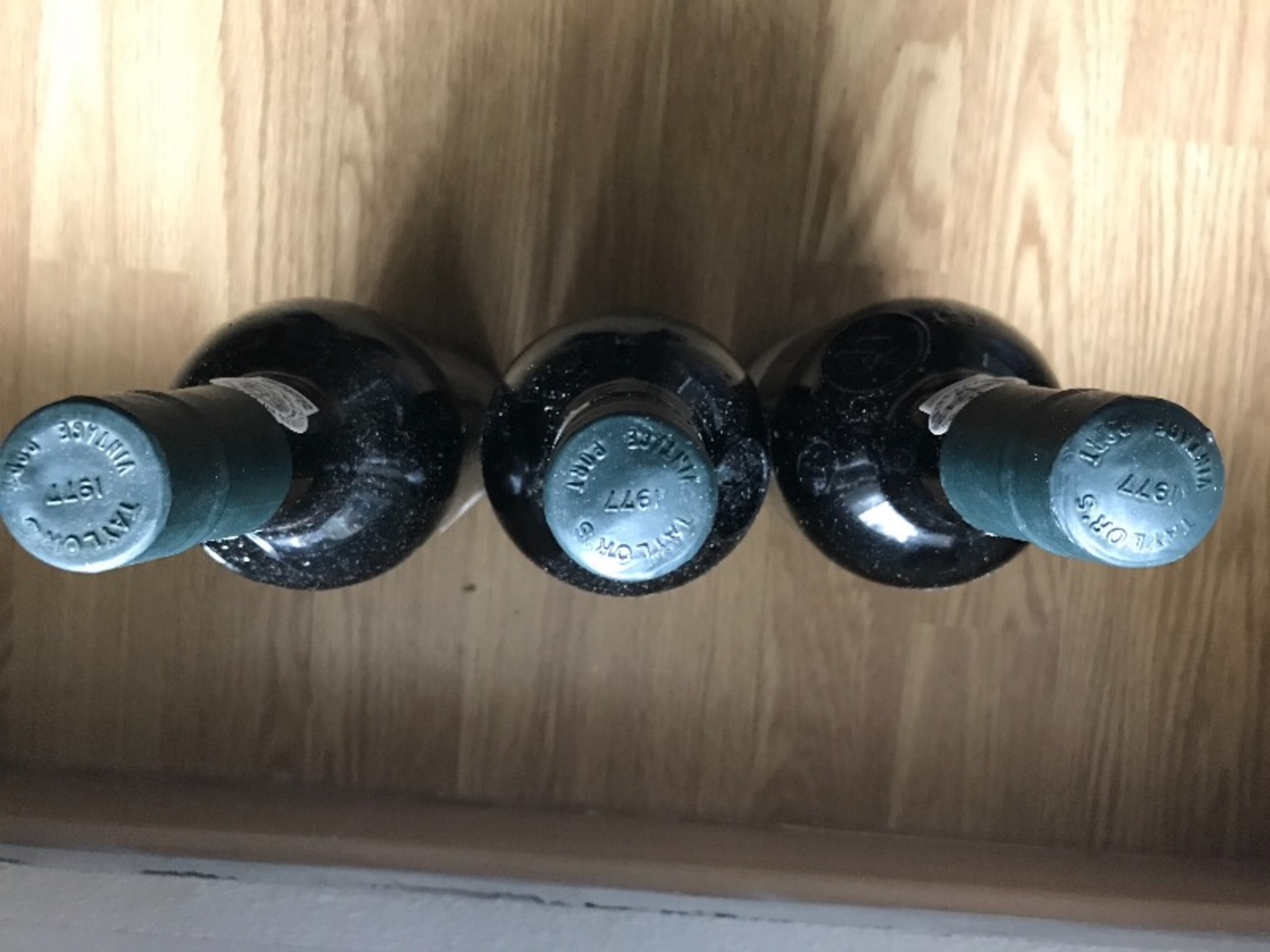 Caps