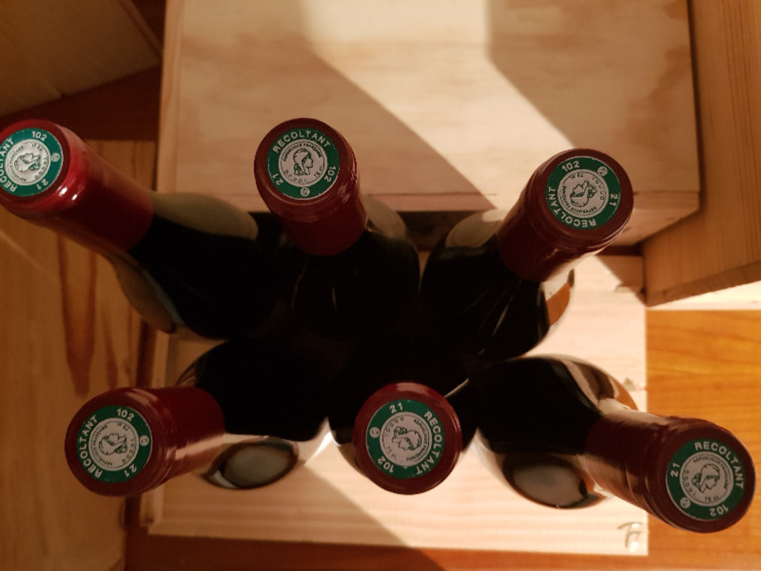 Caps