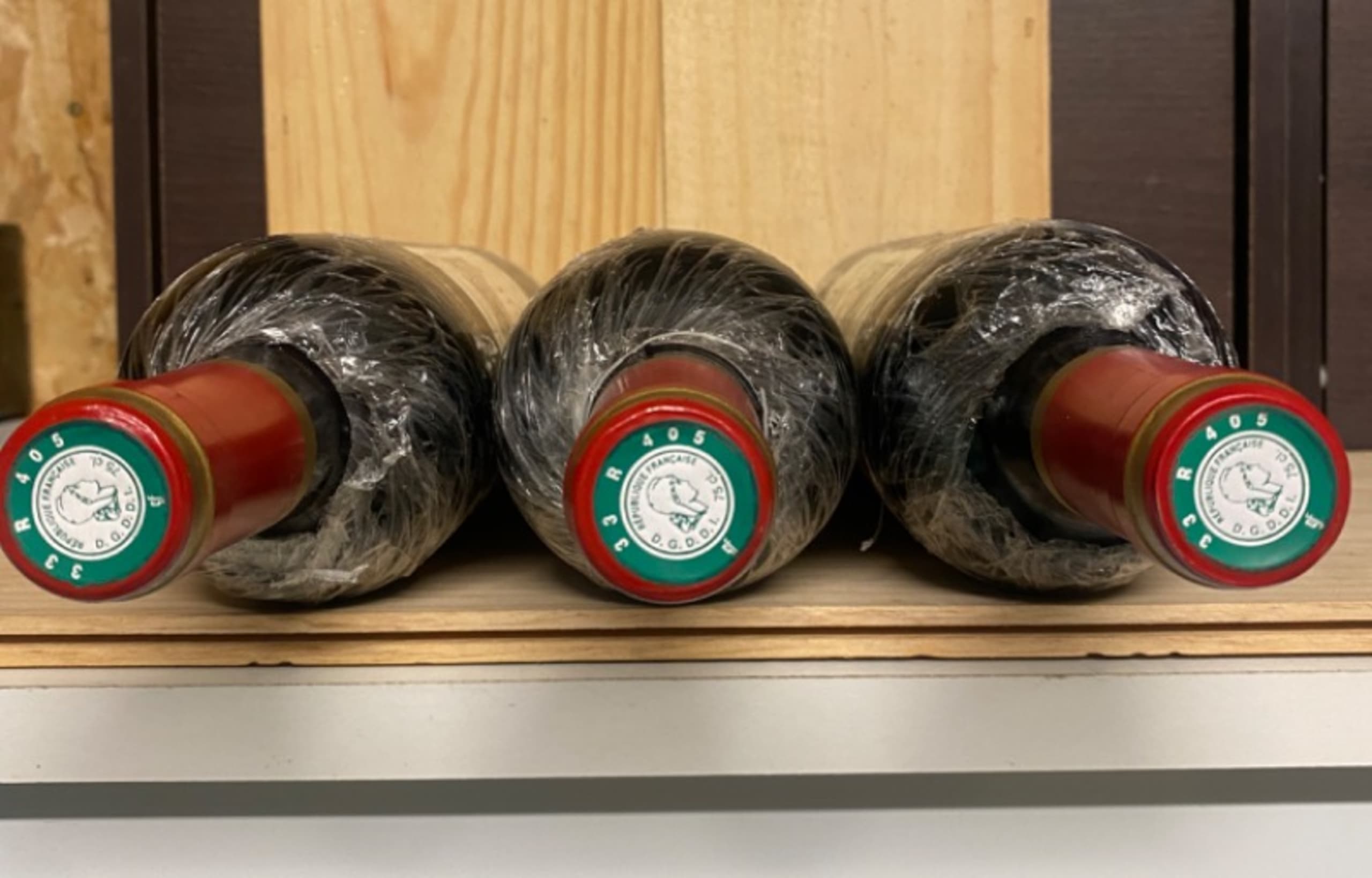 Caps