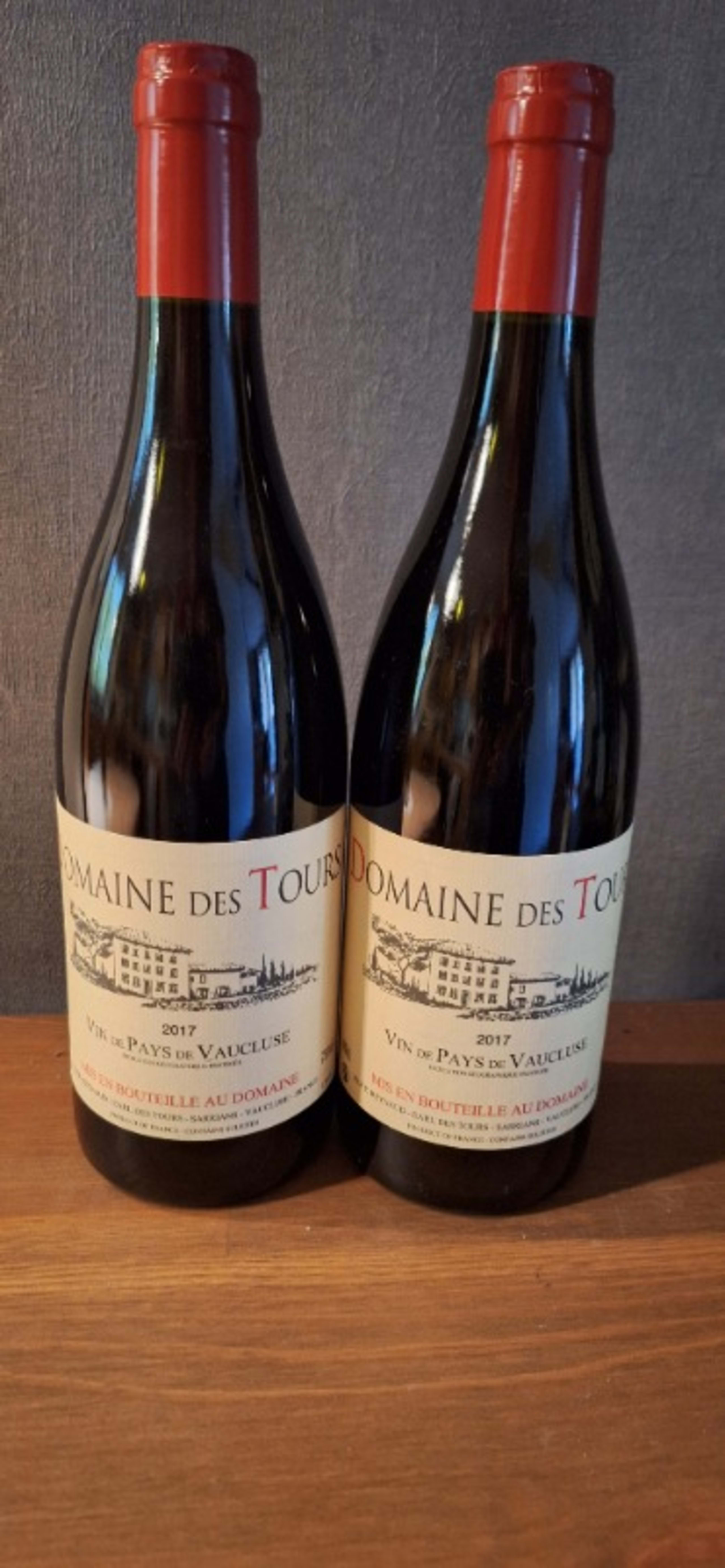 2 x Vin de Pays du Vaucluse, Domaine des Tours, 2017