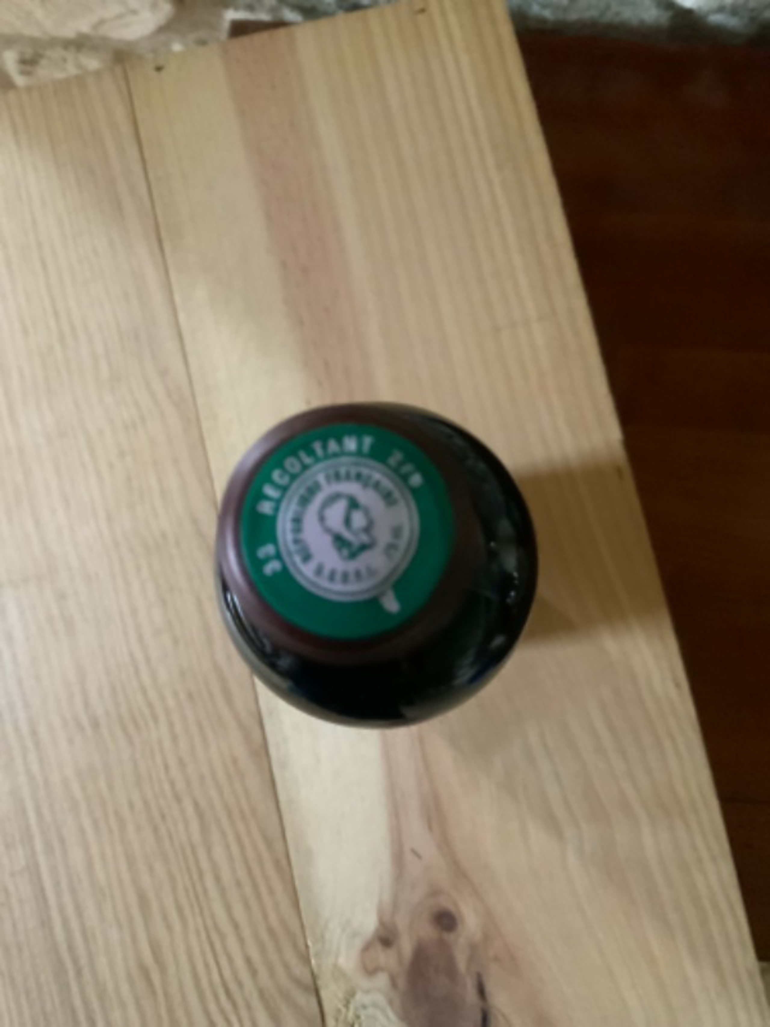 Caps