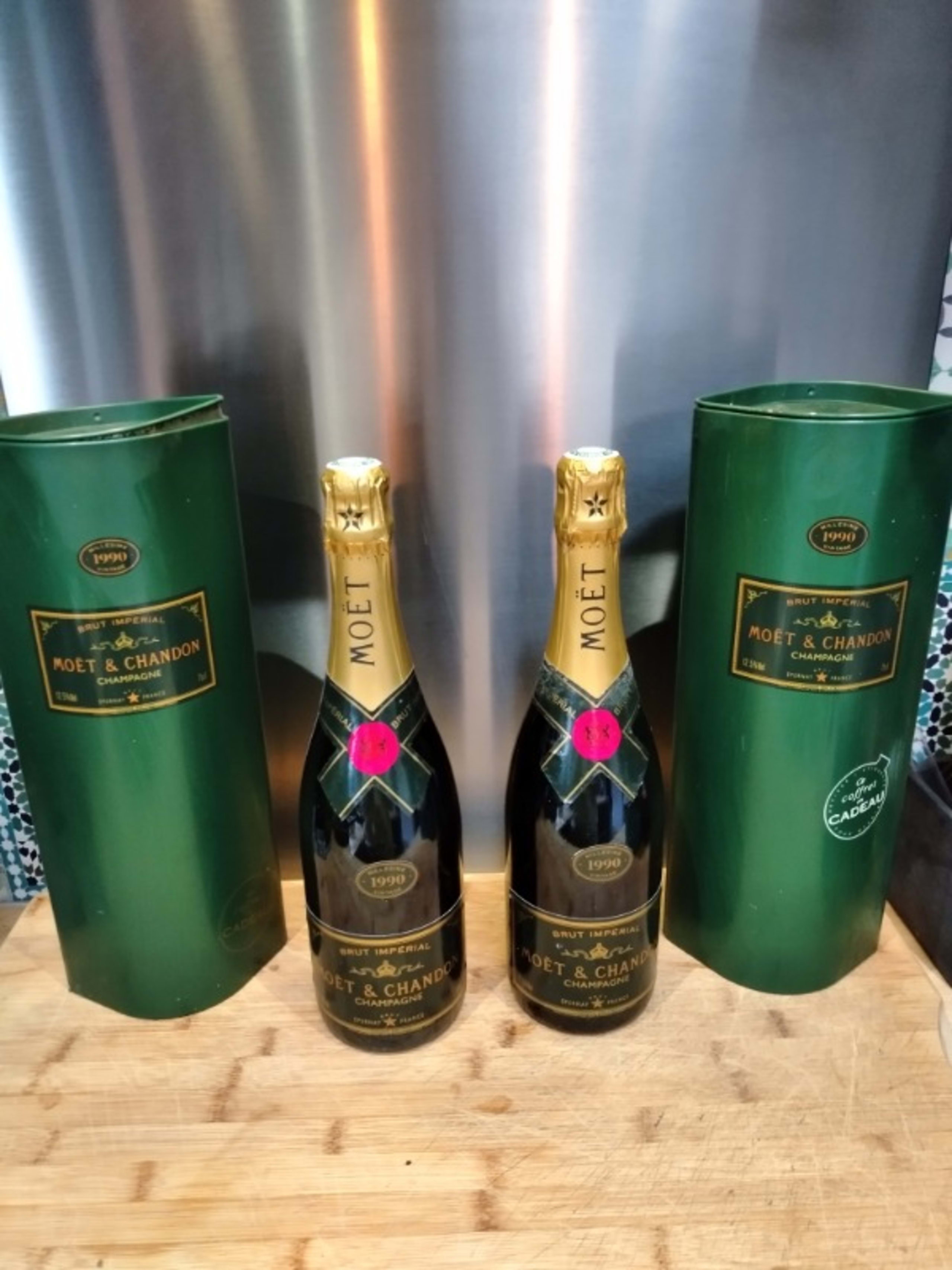 2 x Millésimé vintage, Moët & Chandon, Champagne, 1990
