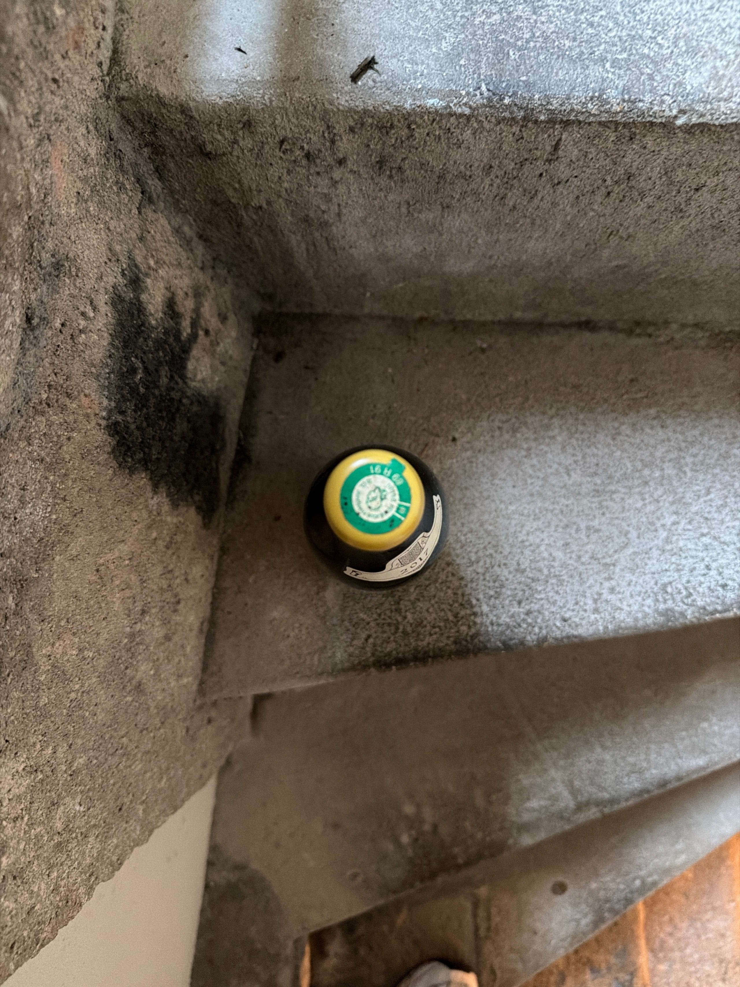 Caps