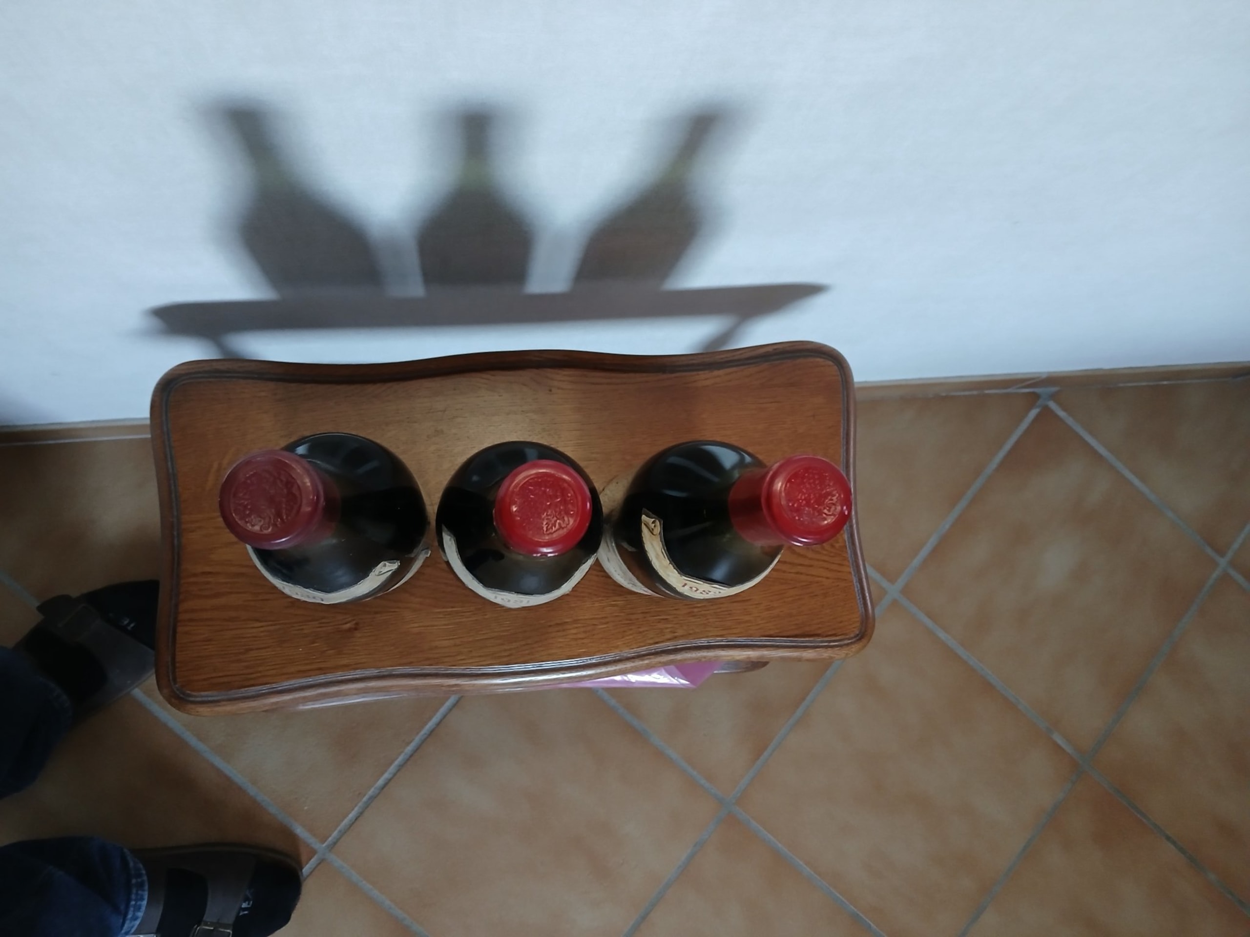 Caps