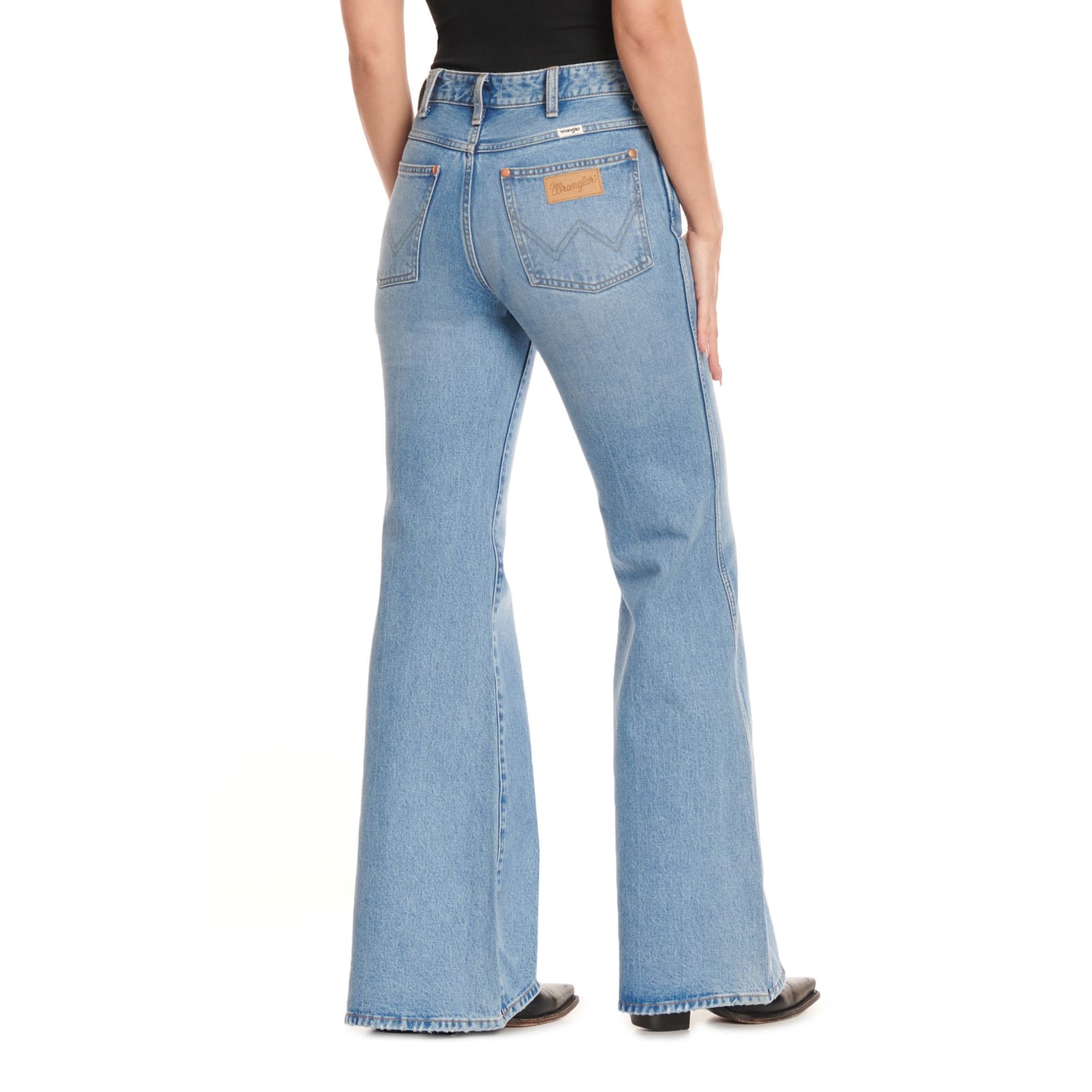Arriba 63+ imagen womens white wrangler jeans Thptnganamst.edu.vn