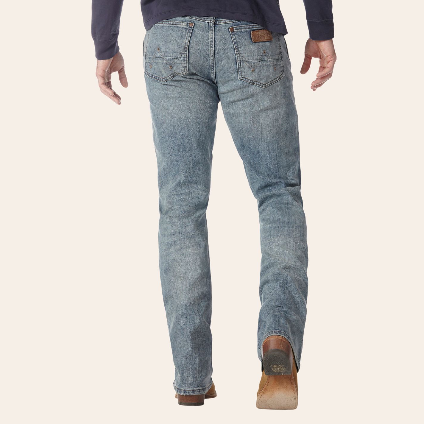 Wrangler Retro Men's Light Wash BearCreek Comfort Slim Boot Cut Jeans ...