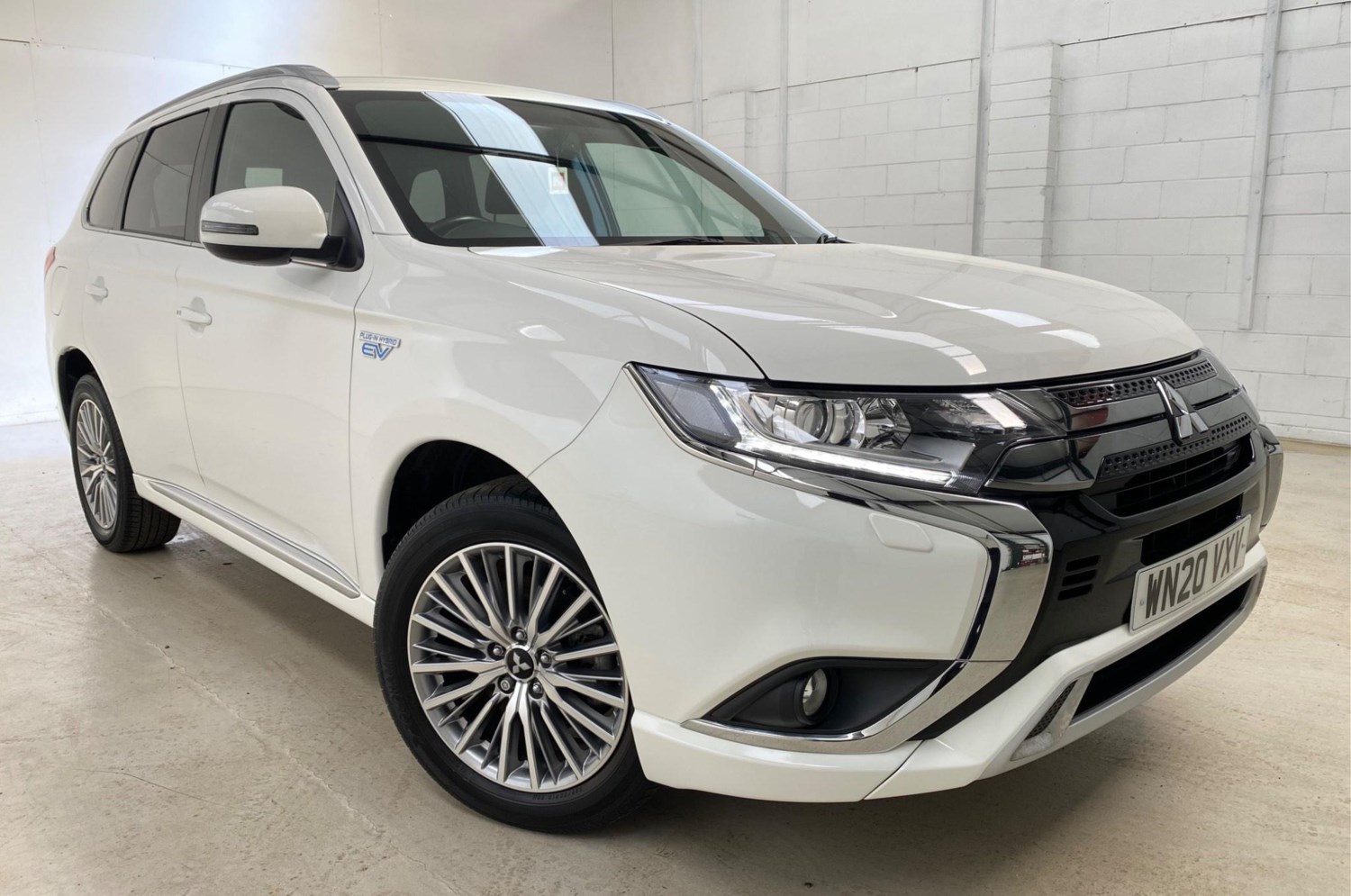 2020 used Mitsubishi Outlander 2.4h TwinMotor 13.8kWh Dynamic CVT 4WD Euro 6 (s/s) 5dr