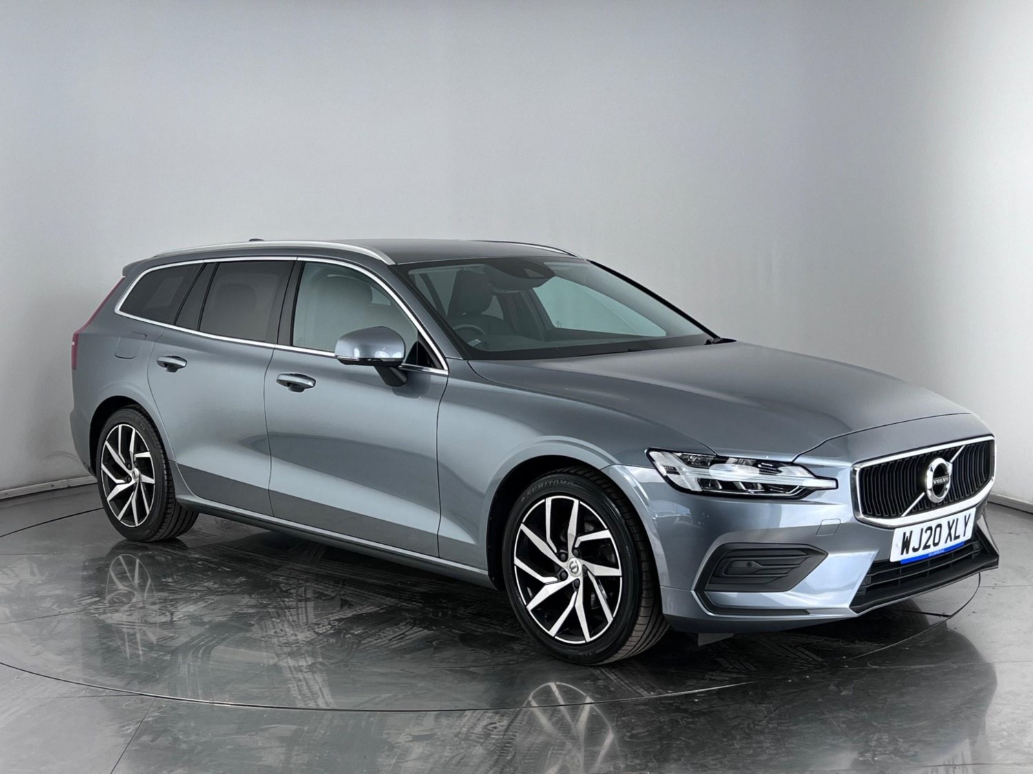 2020 used Volvo V60 2.0 T4 Momentum Plus Auto Euro 6 (s/s) 5dr