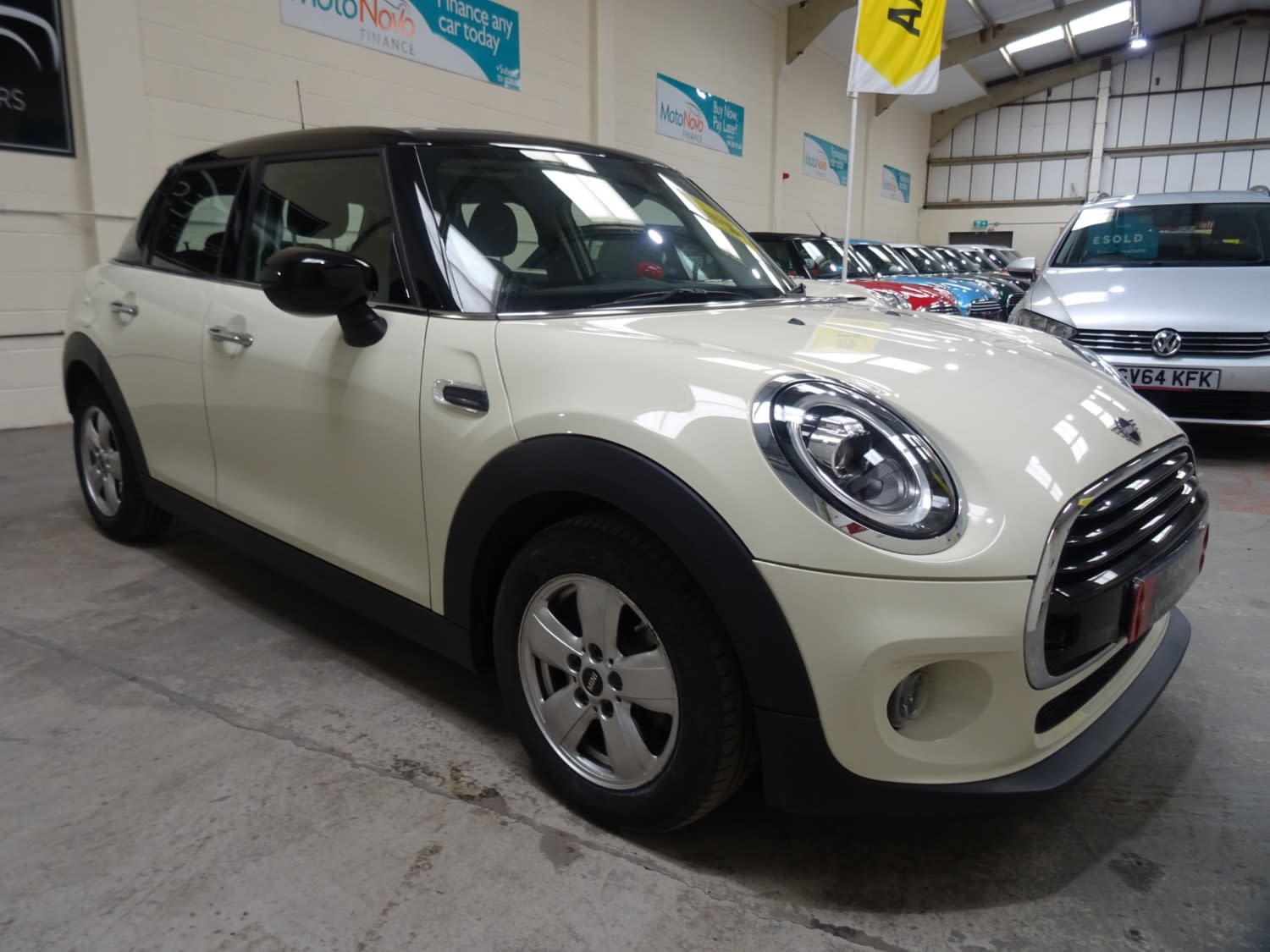 2020 used Mini Hatch 1.5 Cooper Classic II 5dr **ONLY 21000 MILES FROM NEW**