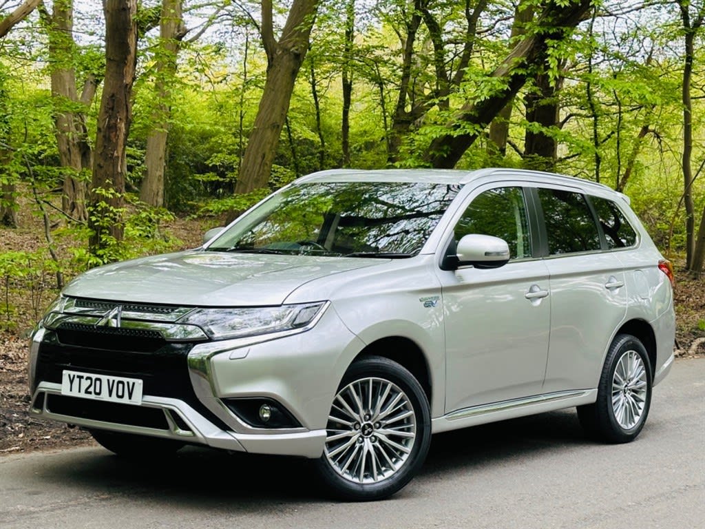 2020 used Mitsubishi Outlander 2.4h TwinMotor 13.8kWh Design SUV 5dr Petrol Plug-in Hybrid CVT 4WD Euro 6