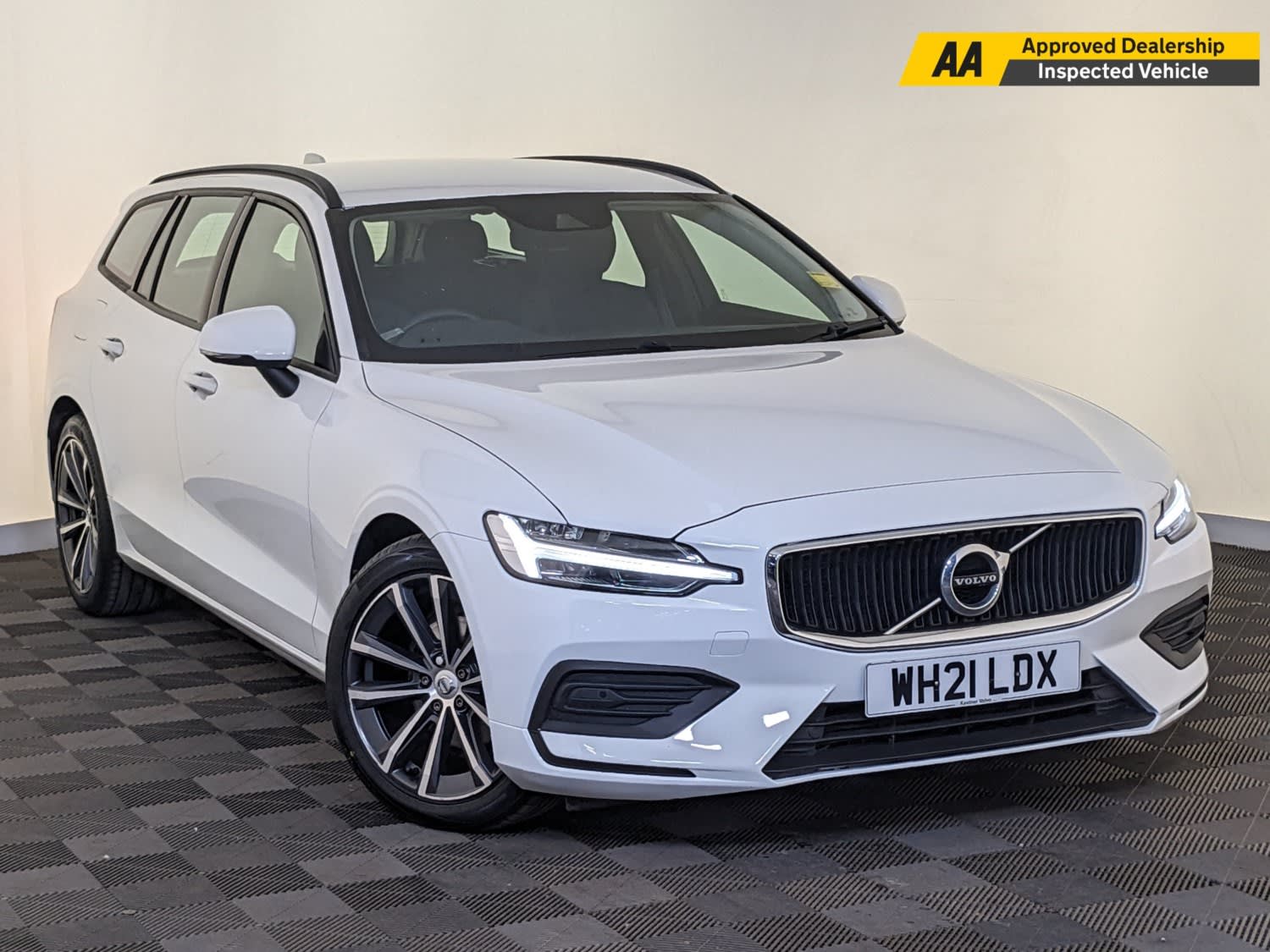 2021 used Volvo V60 2.0 B3P Momentum 5dr Auto