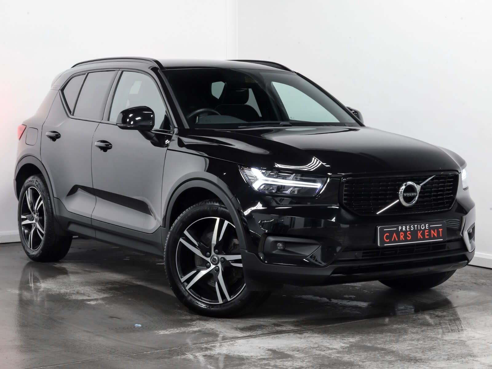 2020 used Volvo XC40 Estate R DESIGN