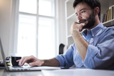 man surfen internet