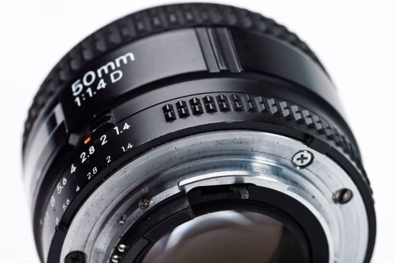 Lichtsterkte-lens-bij-weinig-licht