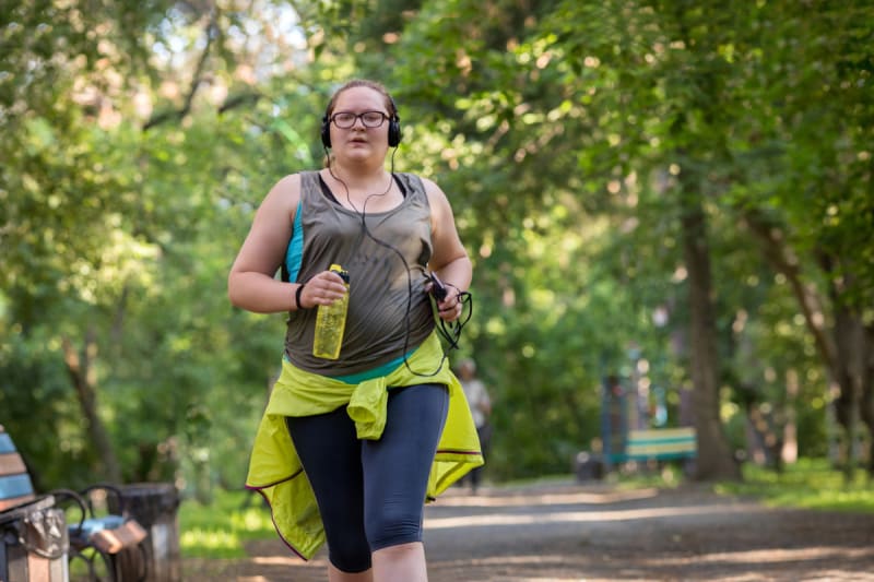 overgewicht-vrouw-hardlopen-park