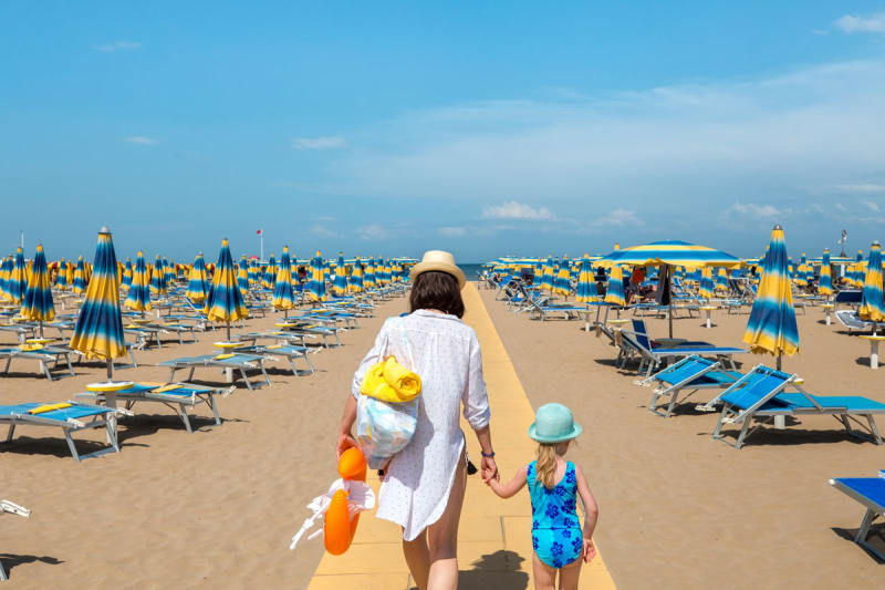 Strand-vroeg-moeder-dochter