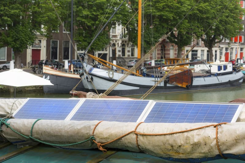 boot dordrecht haven zonnepanelen