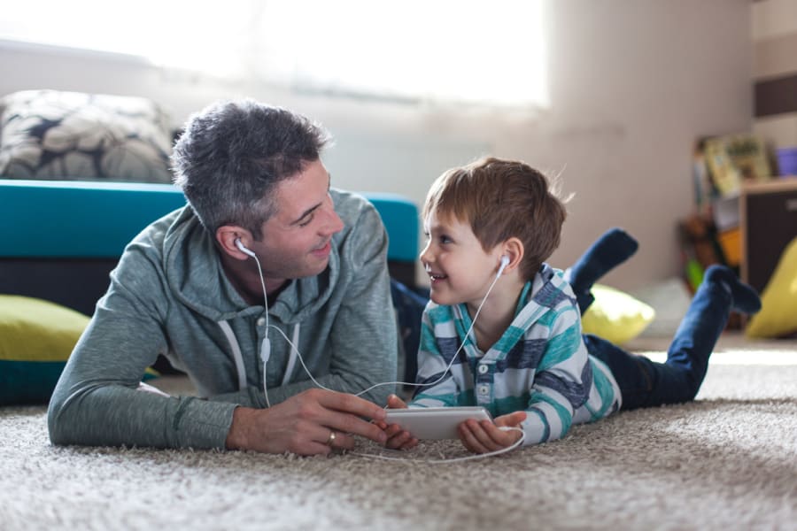 04_koptelefoons-gebruiktips-luister-met-twee