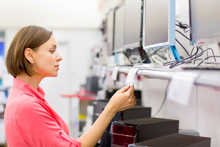 Check de monitor in de winkel