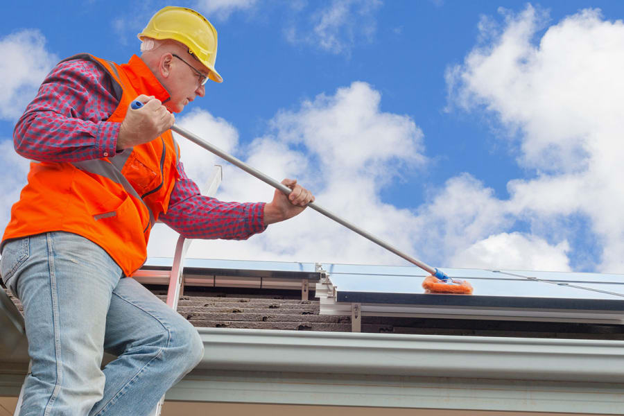 zonnepanelen-schoonmaken-gebruiktips