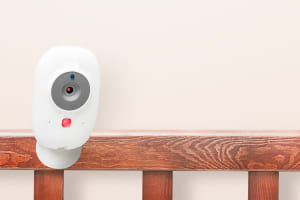 Babyfoon aan ledikant 1200x800