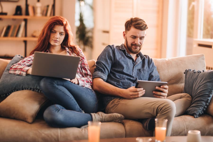 misleidende-websites-computer-tablet-stel
