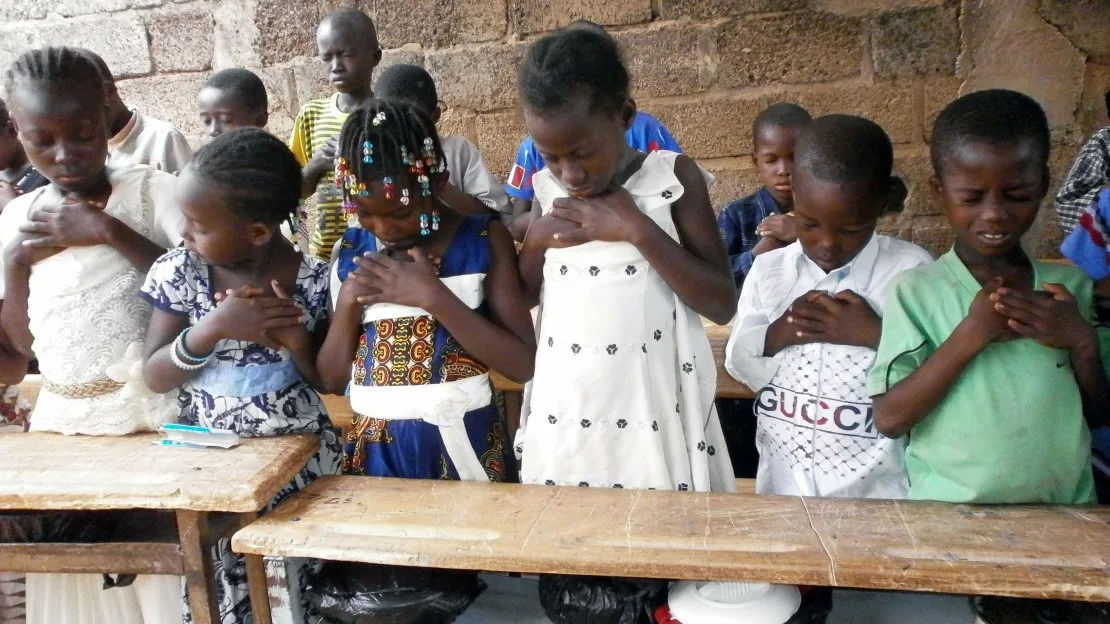 praying child