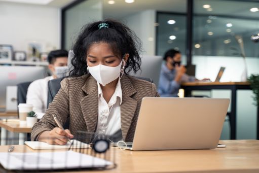 worker computer with mask