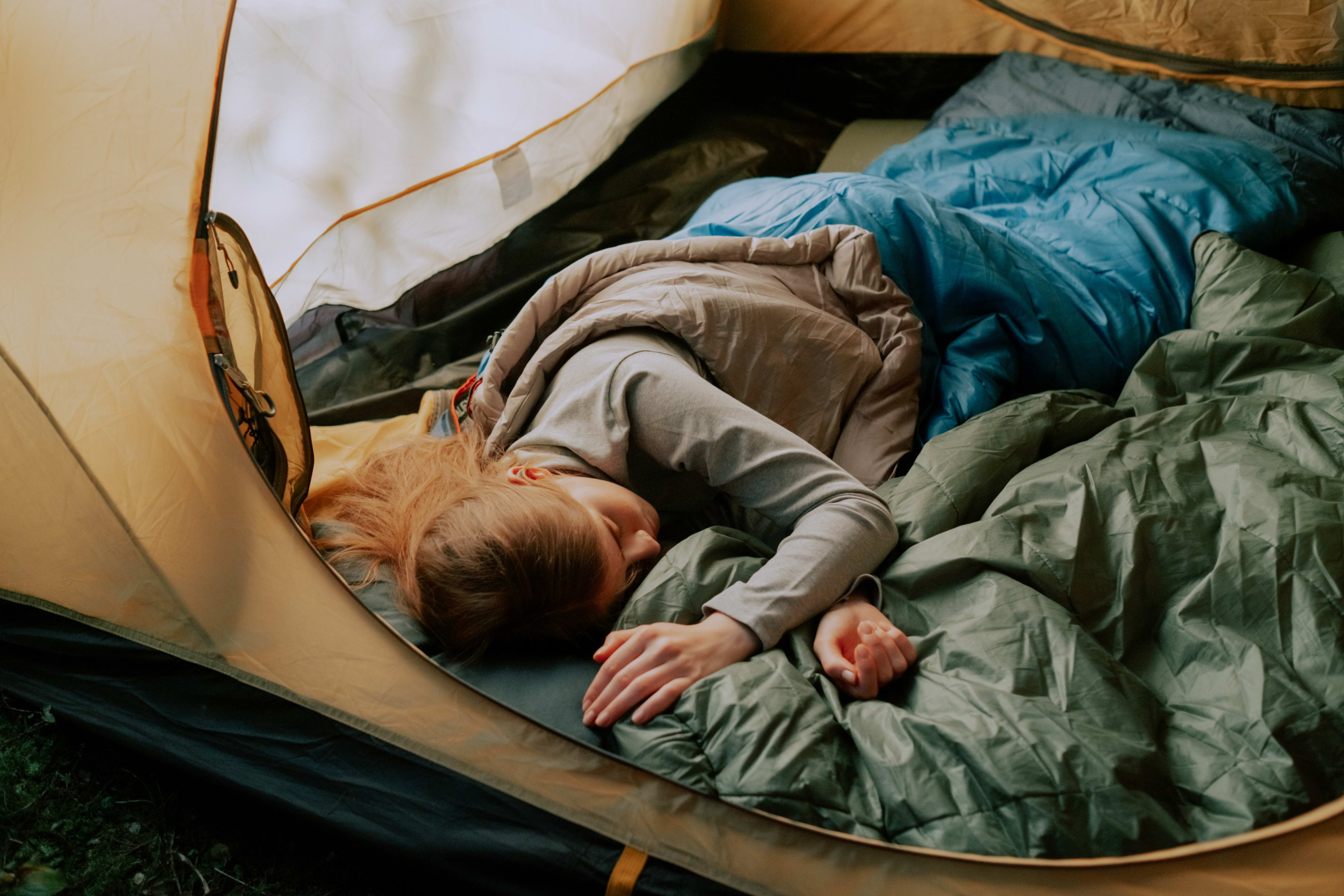 JUSTCAMP 🏕️ - Zelte, Schlafsäcke & Campingbedarf