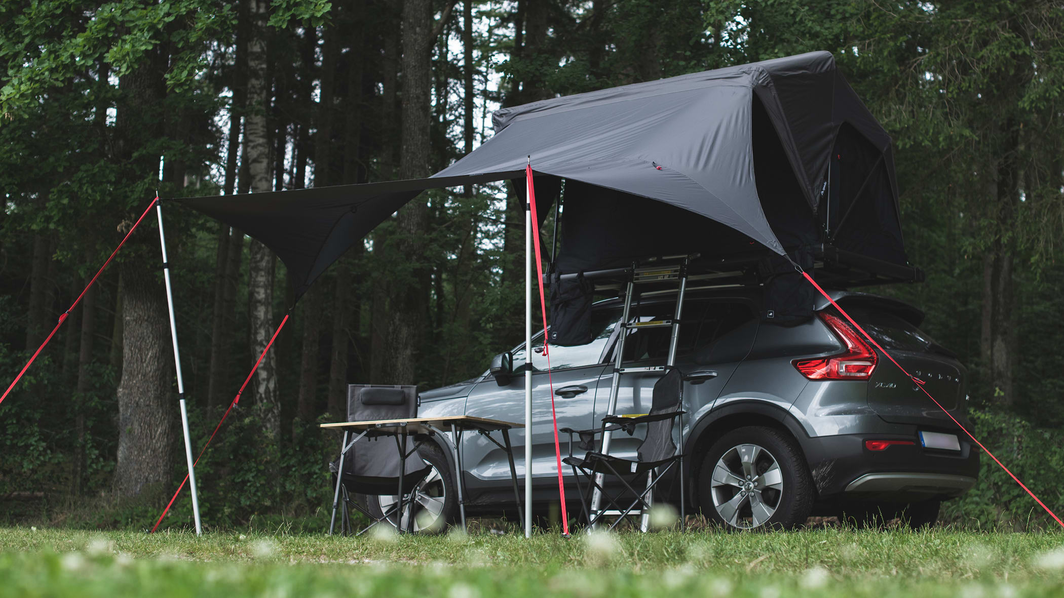 Fahrzeug_Tarp_Campingtisch_Campingstuhl