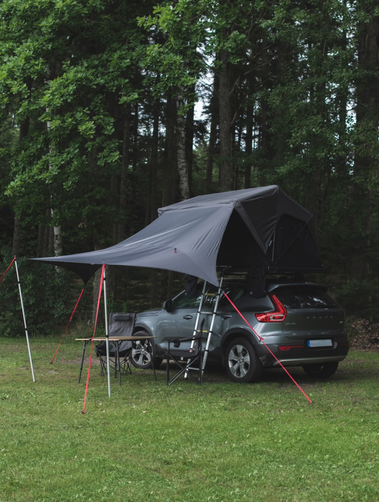 Fahrzeug_Tarp_Dachzelt_Campingtisch_Campingstuhl