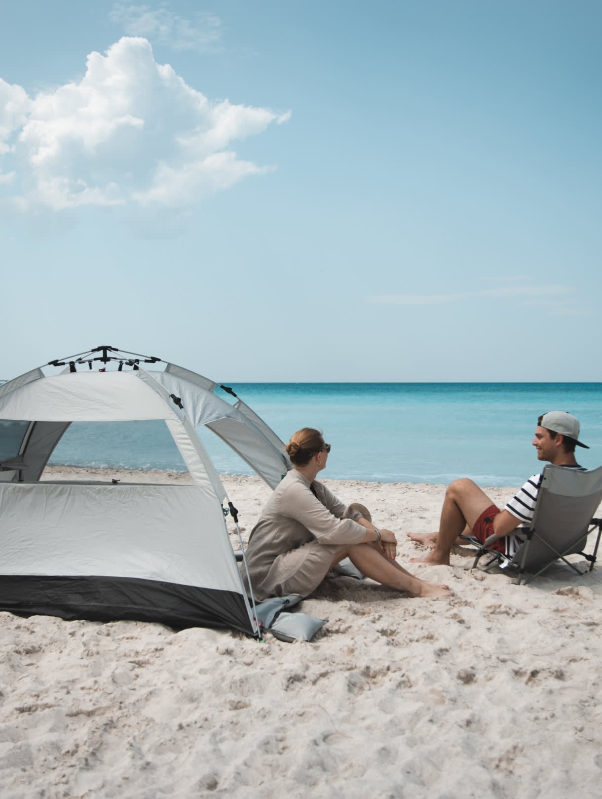 Strandzelt_Beach_Sonnenschutz_Kinder_Paar_EInfacher_Aufbau