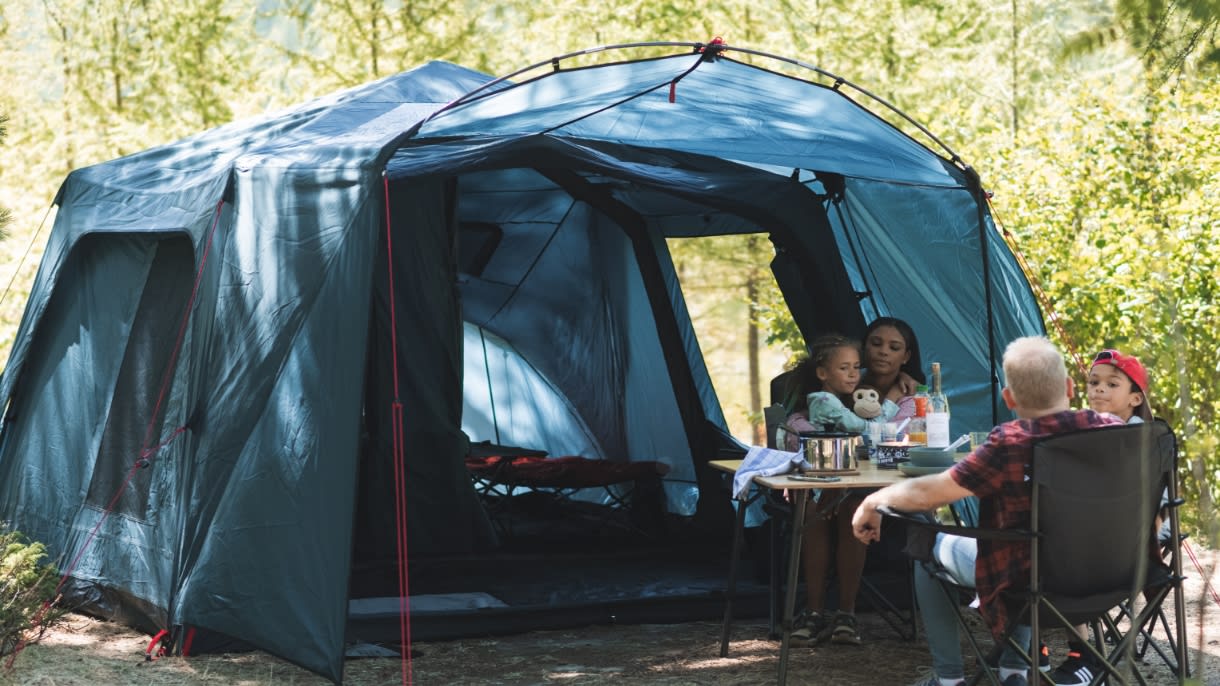 qeedo_quick_villa_zelt_mit_familie