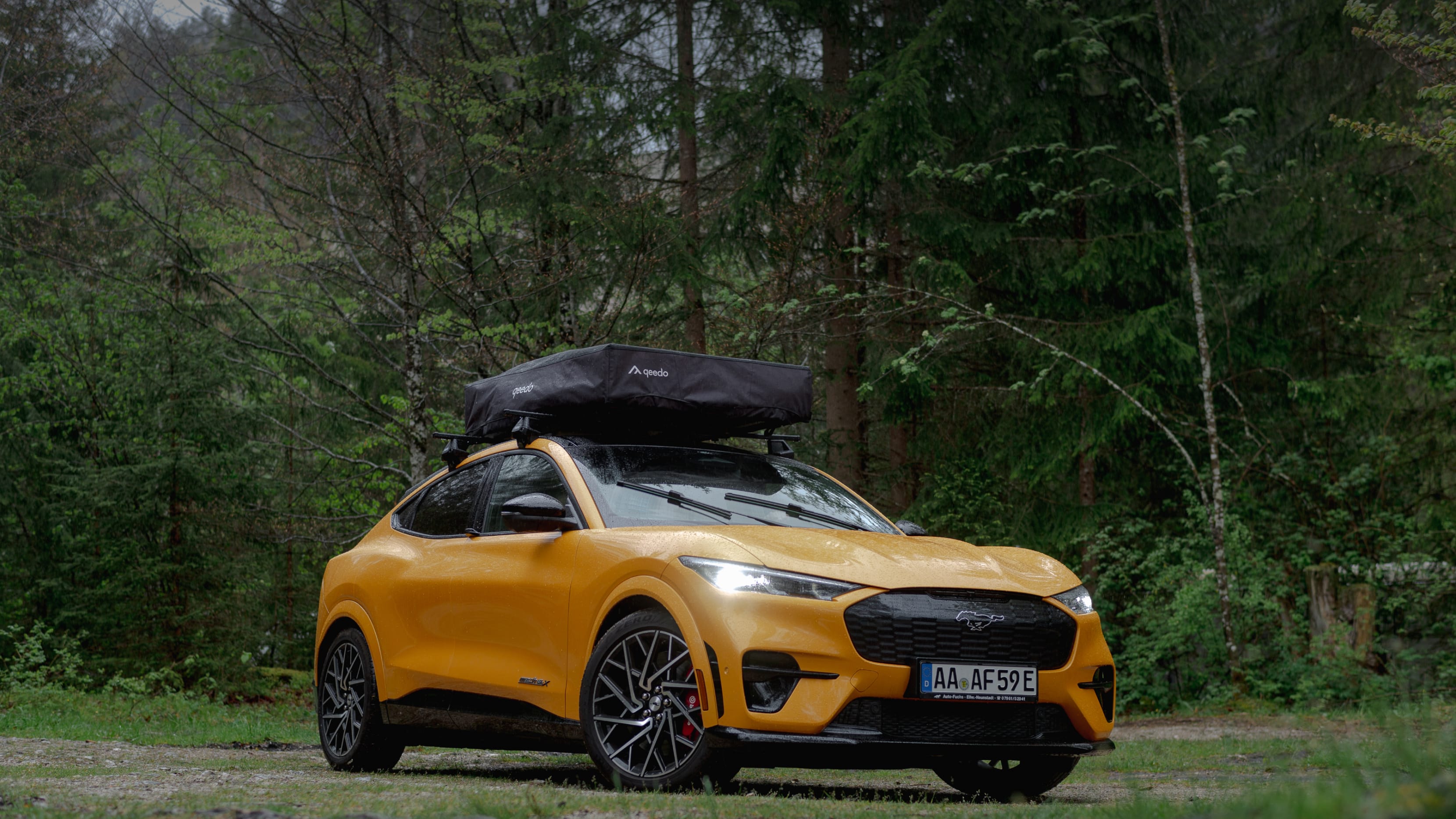 header-camping-bei-regen-mobile